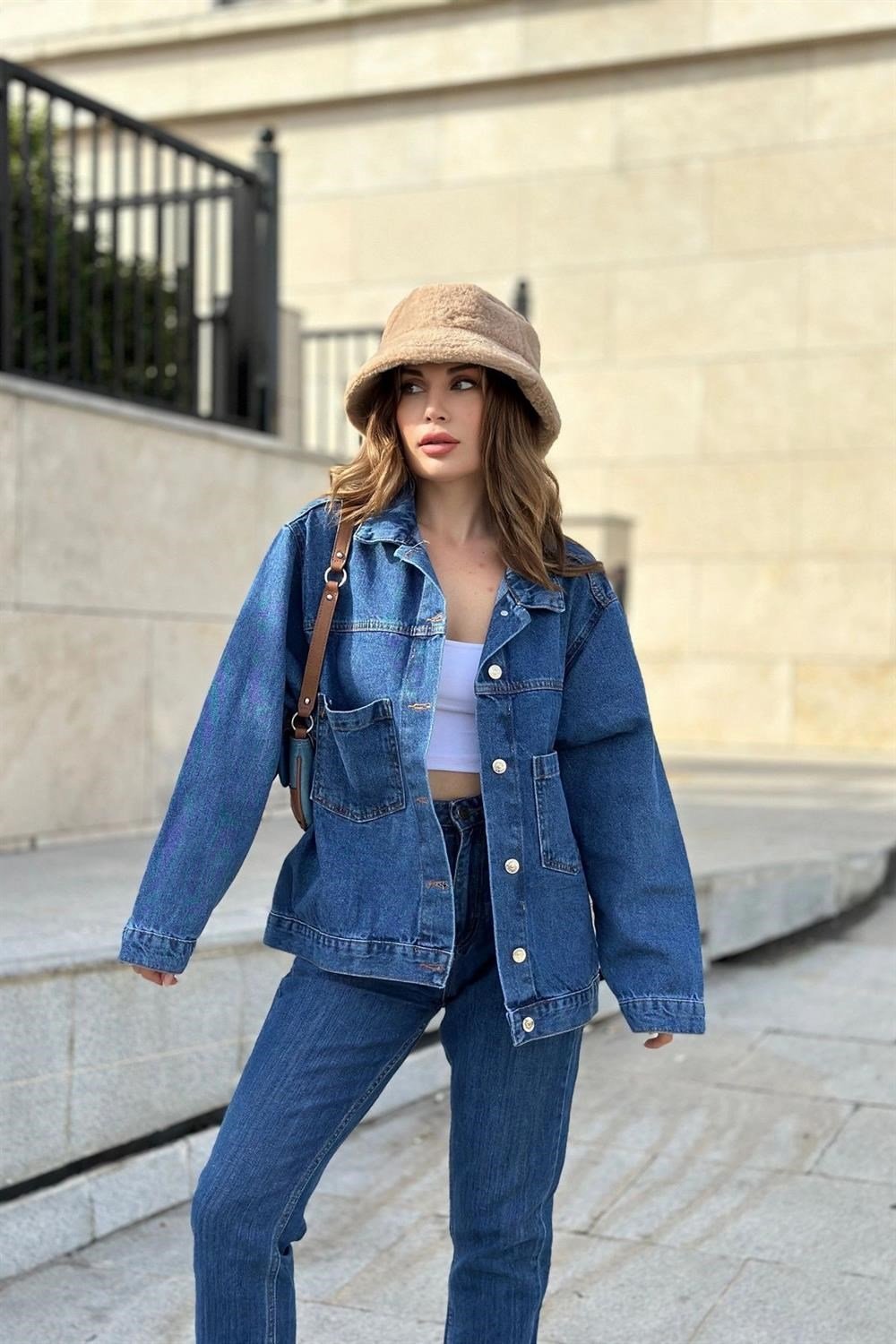 Kadın Mavi Apaş Yaka, Çift Cepli, Kaliteli Jeans Kumaş, Salaş Kot Ceket