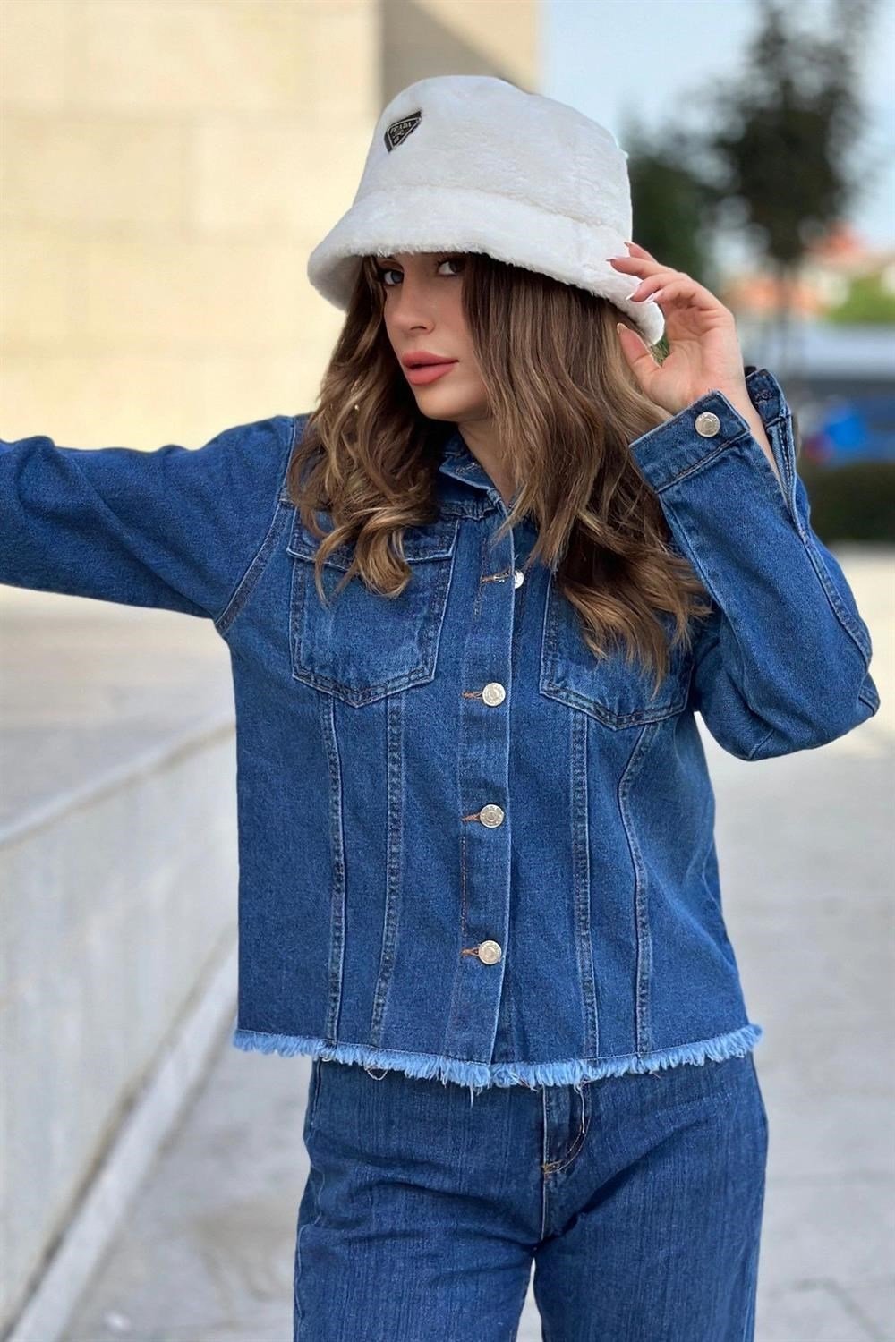 Kadın Mavi Çift Cepli, Eteği Püsküllü, Kaliteli Jeans Kumaş, Rahat Kesim, Kot Ceket