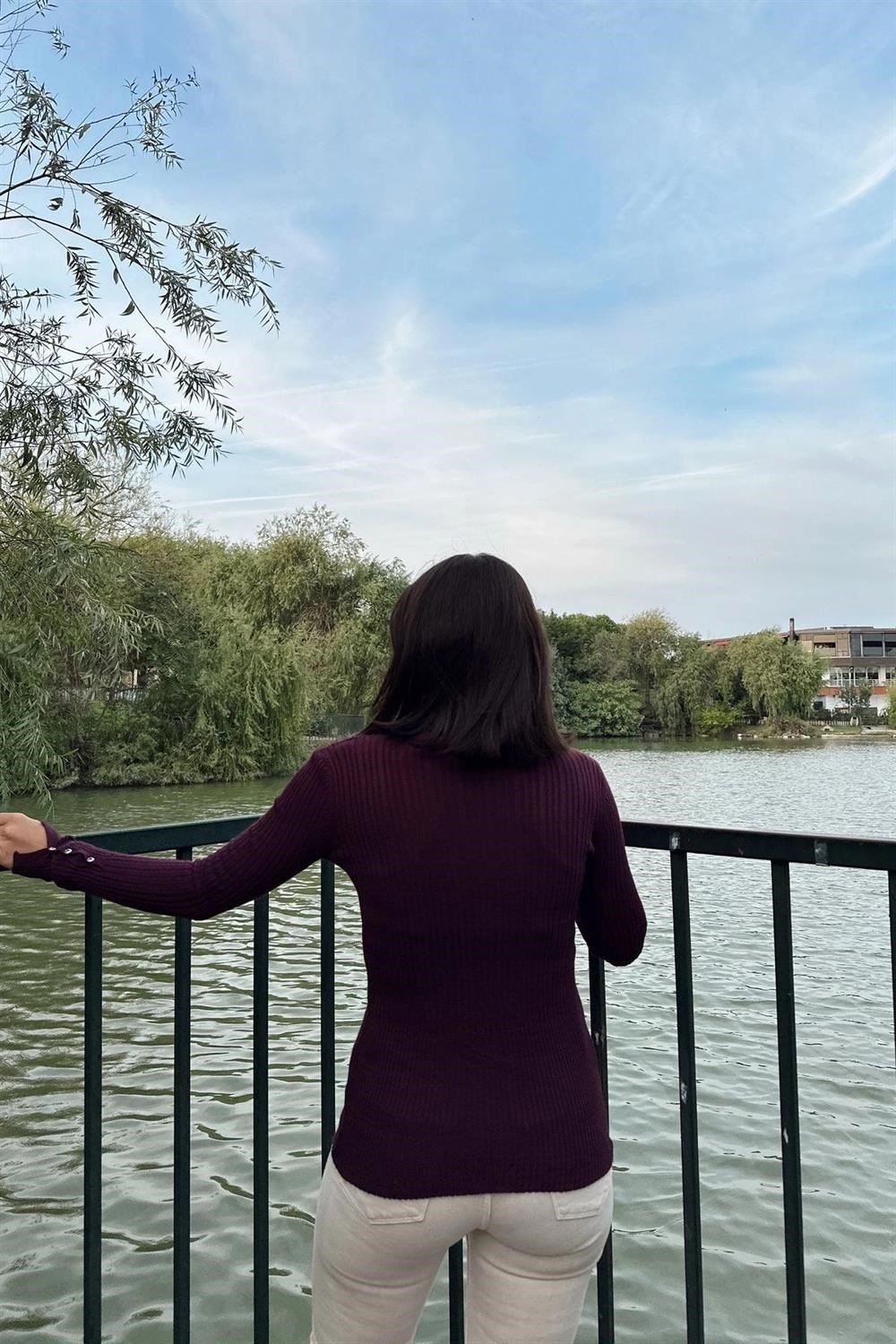 Kadın Mürdüm Boğazlı Yaka, Uzun Kol, Vucüda Oturan Esnek Kumaş, Düğme Manşet, Düz Desen, Triko Bluz