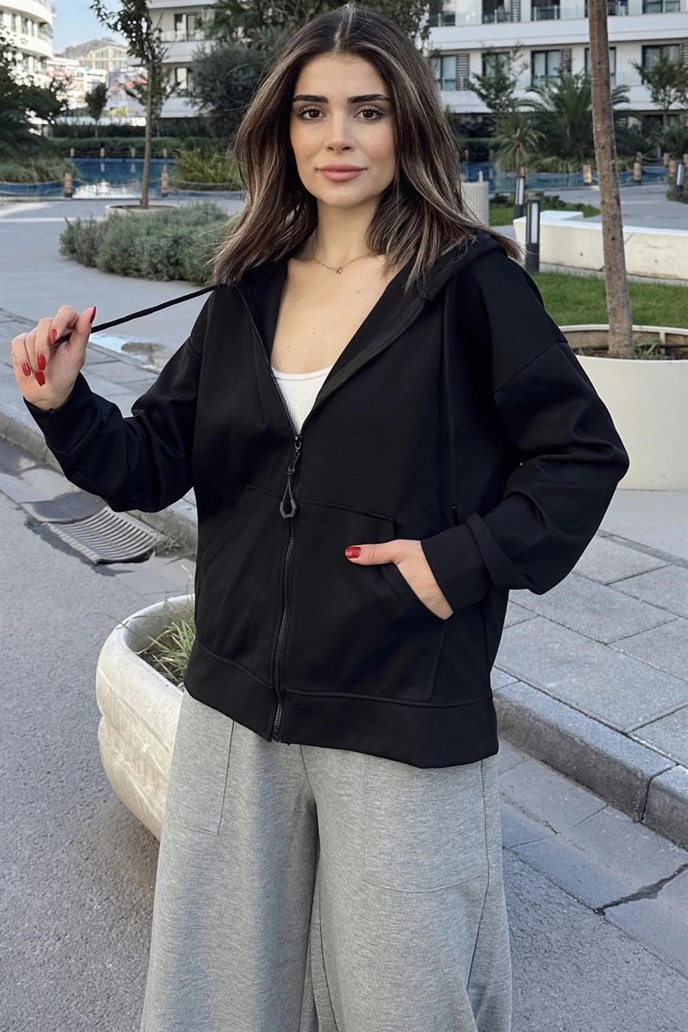 Kadın Siyah  Kapüşonlu, Fermuarlı, Cepli, Regular Kesim Sweatshirt