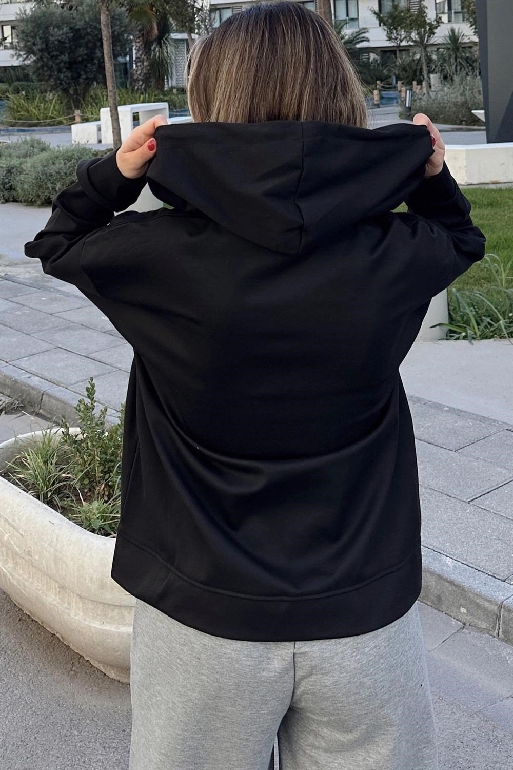 Kadın Siyah  Kapüşonlu, Fermuarlı, Cepli, Regular Kesim Sweatshirt