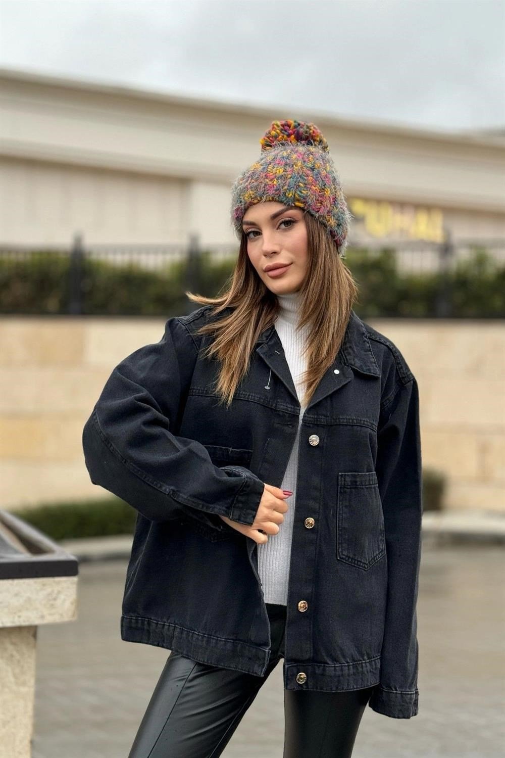 Kadın Siyah Apaş Yaka, Çift Cepli, Kaliteli Jeans Kumaş, Salaş Kot Ceket
