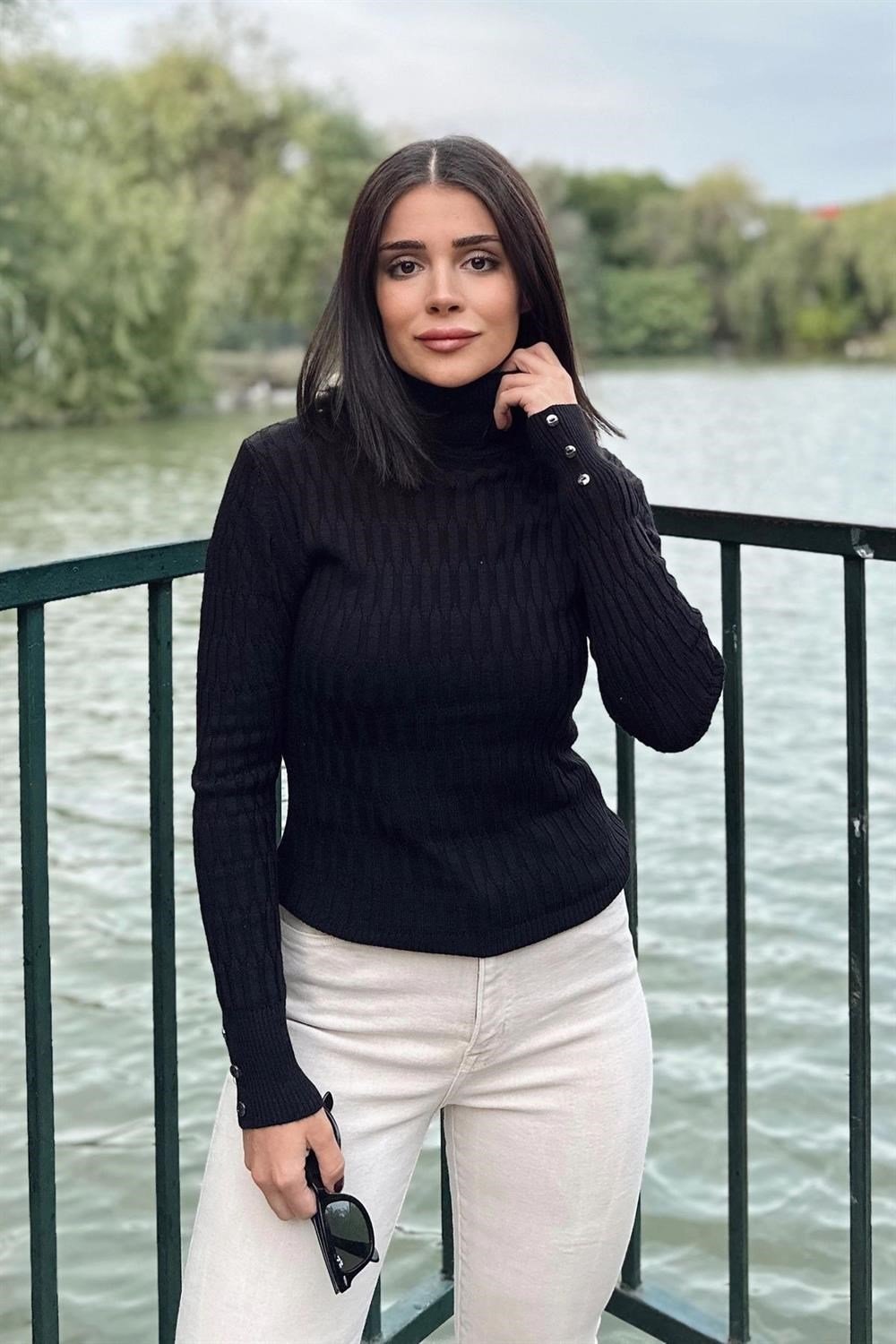 Kadın Siyah Boğazlı Yaka, Uzun Kol, Vucüda Oturan Esnek Kumaş, Düğme Manşet, Örgü Desen, Triko Bluz