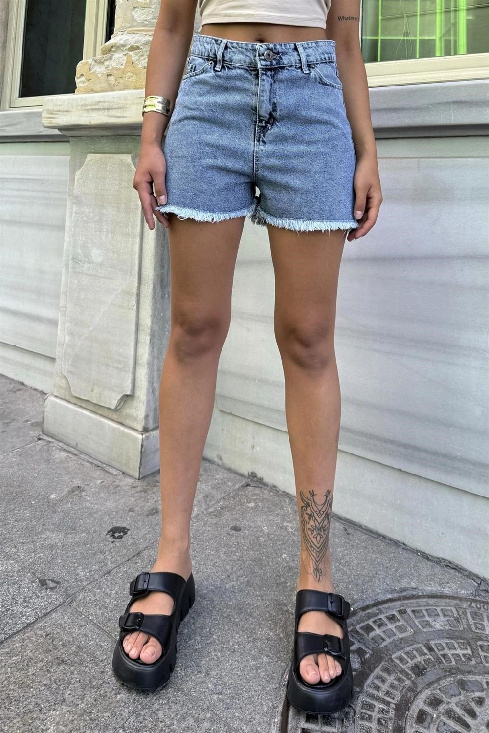 Mavi Yüksek Bel Rahat Denim Şort