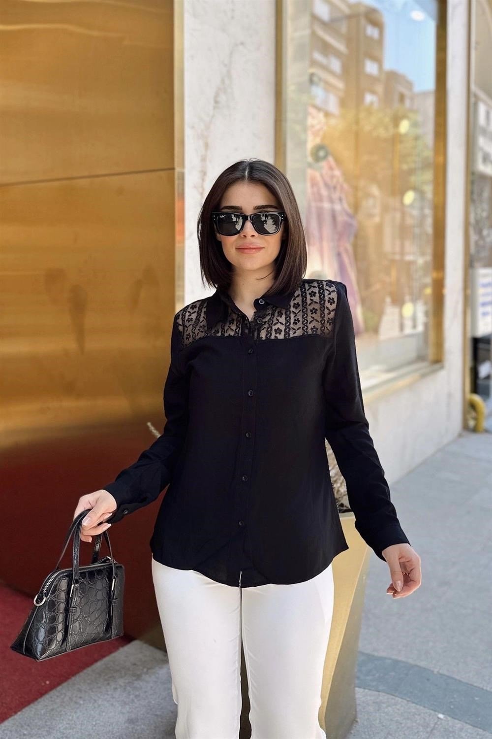 Siyah Klasik Yaka, Uzun Kol, Düz Kumaş, Regular Kesim, Omzu Transparan, İşlemeli Tül Detay Gömlek