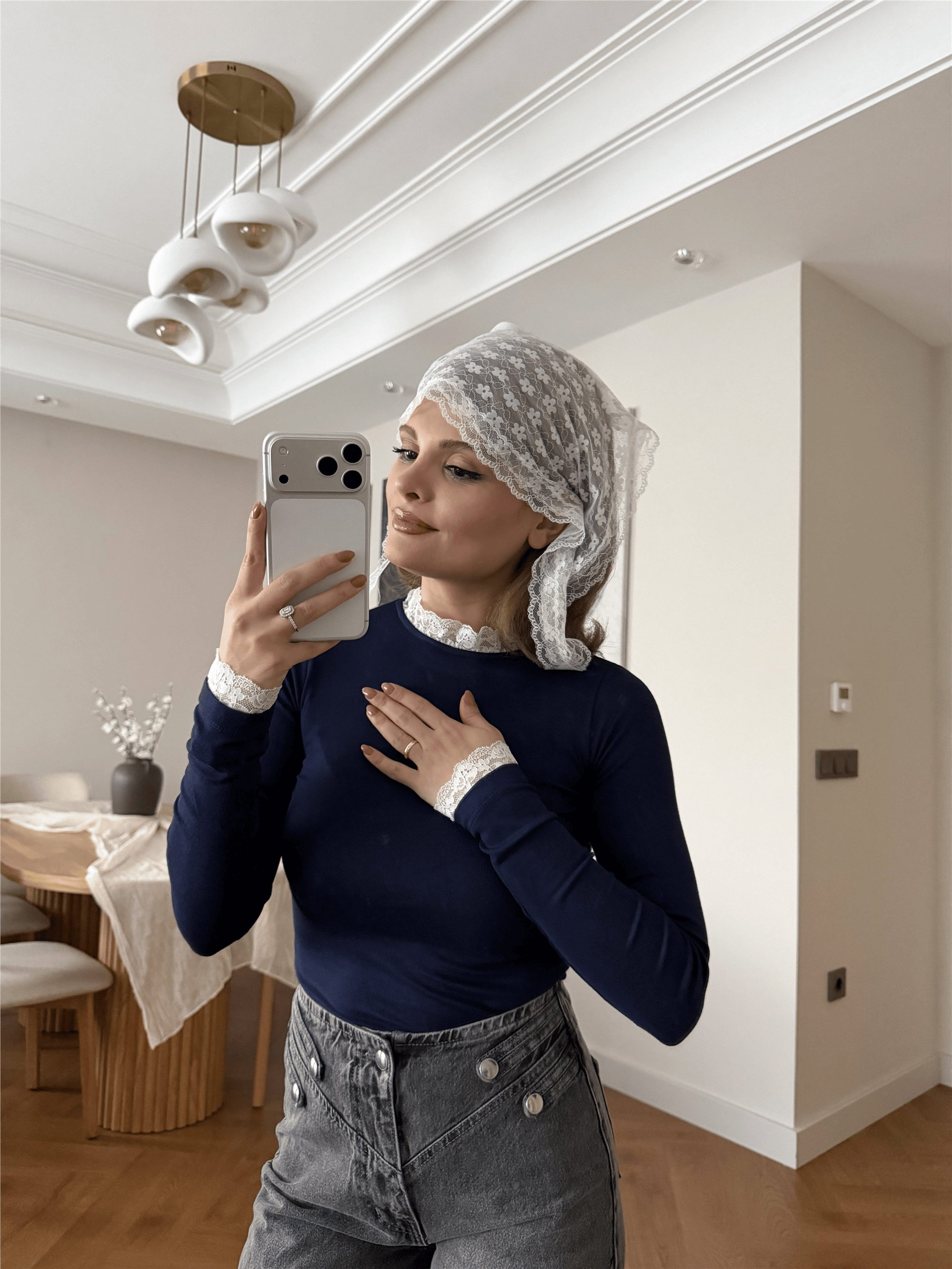 Yaka Kol Dantel Detaylı Body Lacivert