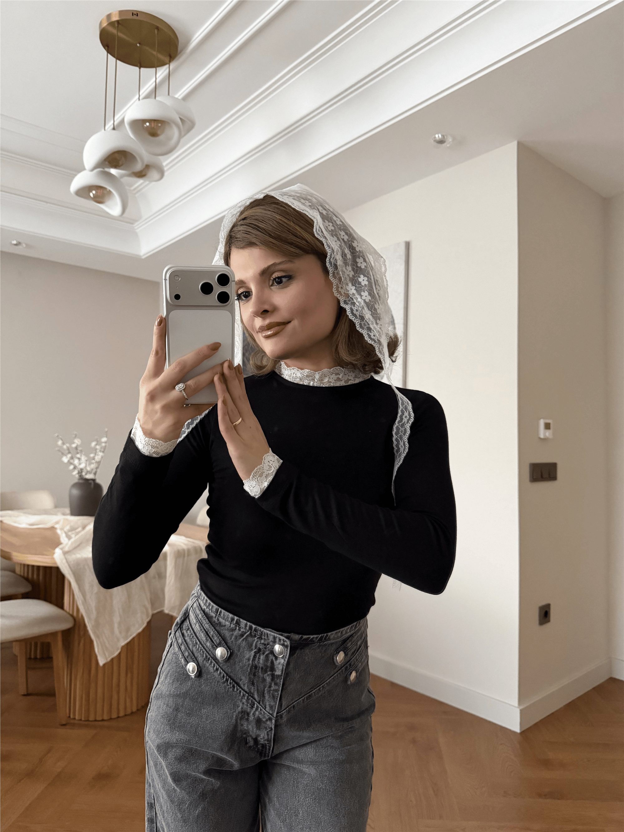 Yaka Kol Dantel Detaylı Body Siyah