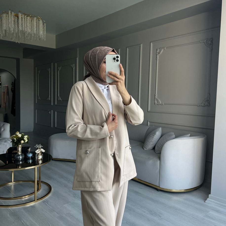 Çizgili Krem Blazer Takım