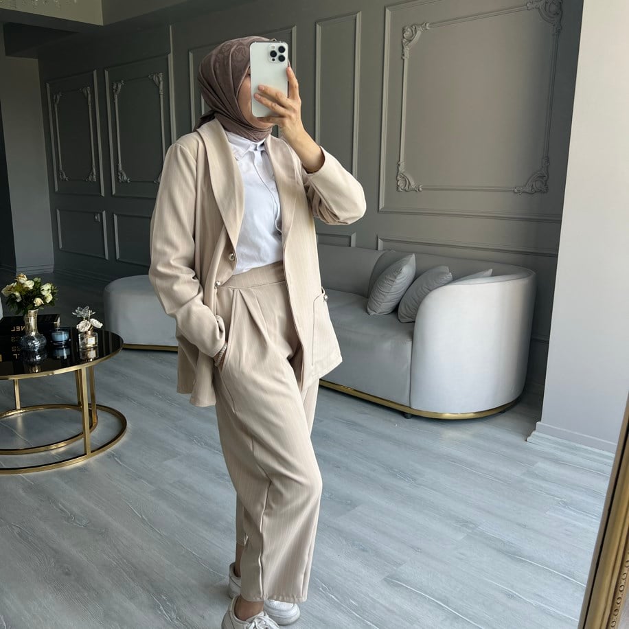 Çizgili Krem Blazer Takım