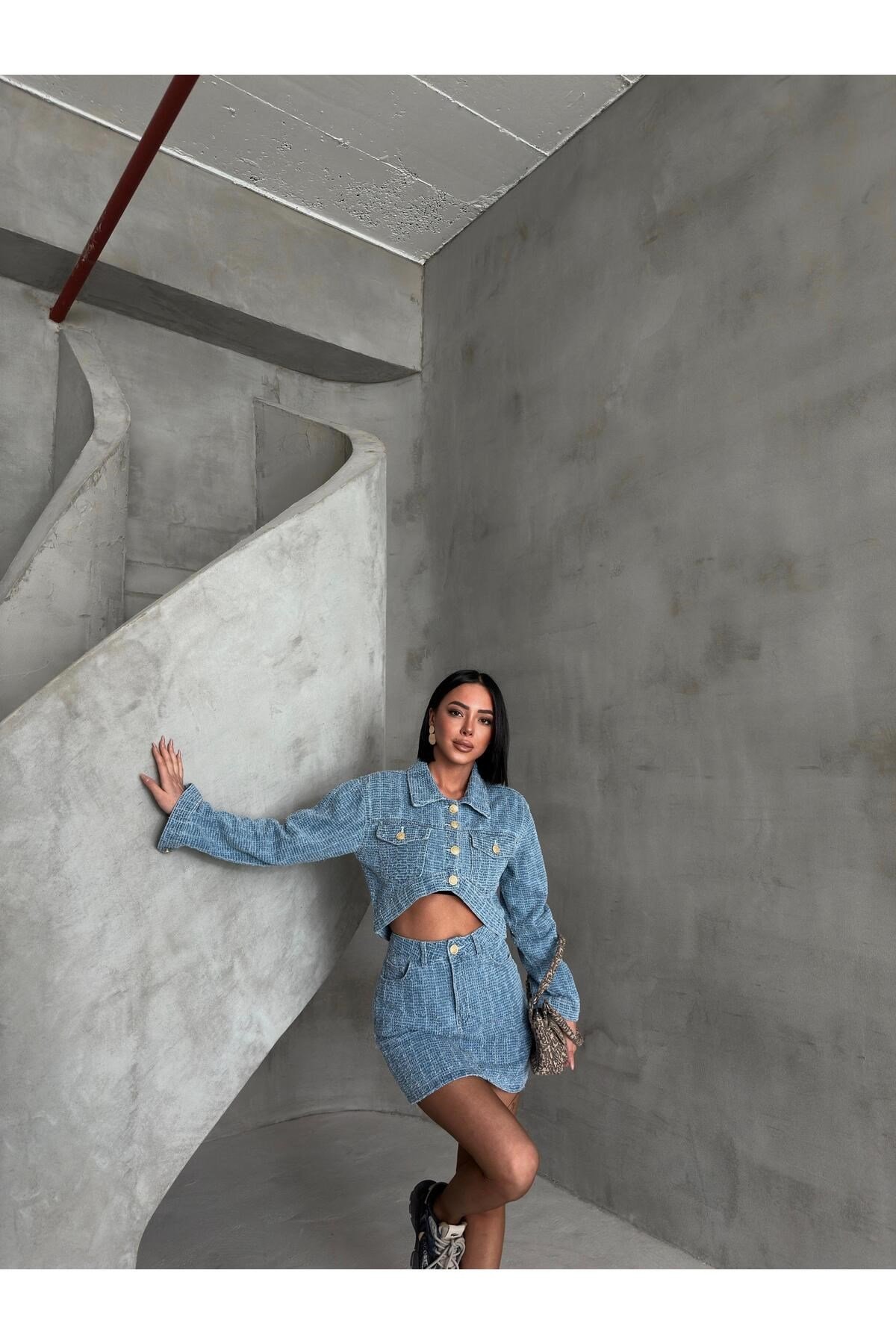 Kadın Mavi Dokulu Denim Crop Ceket ve Mini Etek 2'li Takım