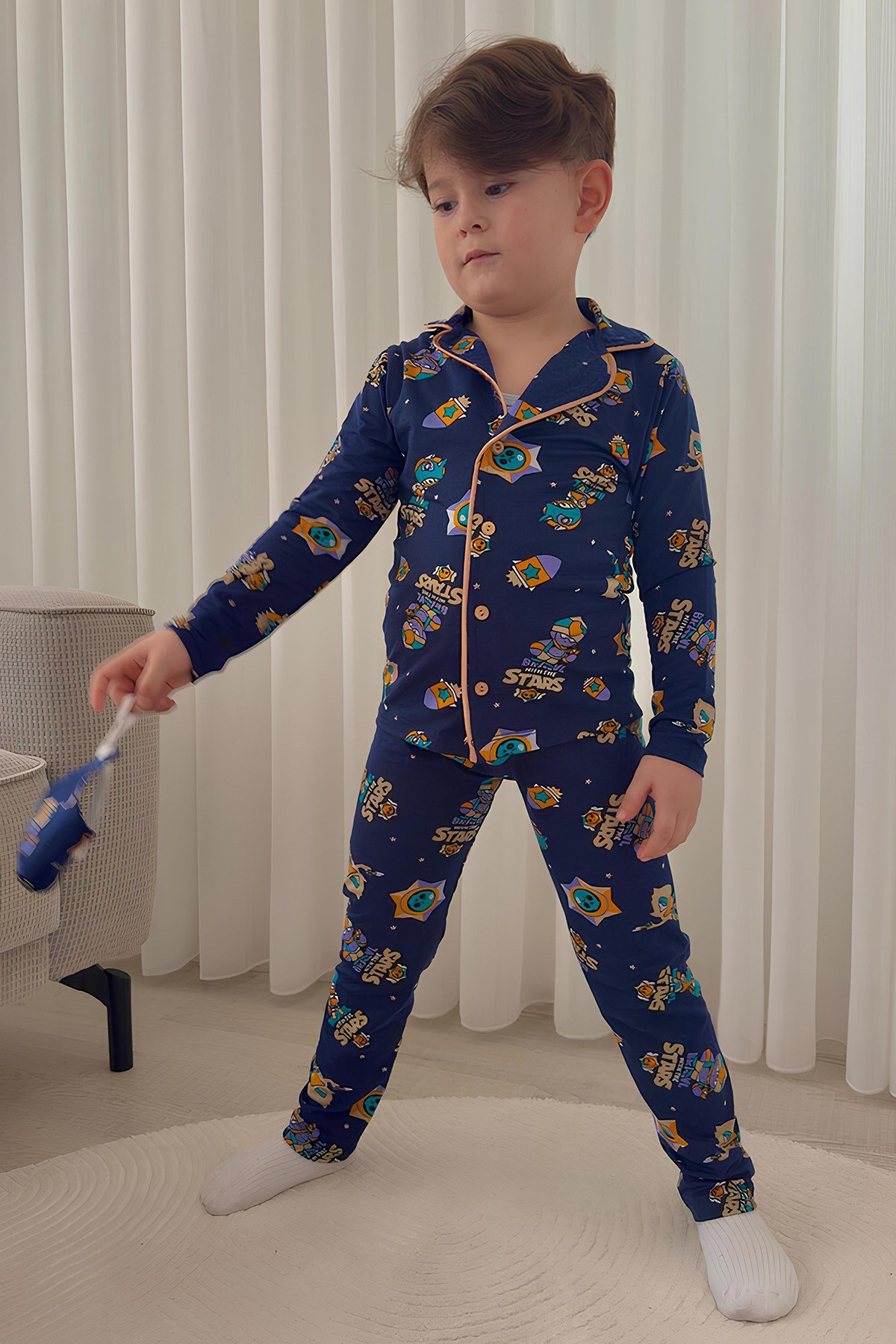Erkek Çocuk Pamuklu Süet Kumaş 1 Gömlek Yaka Uyku Bantlı Düğmeli Uzun Kollu Pijama Takımı