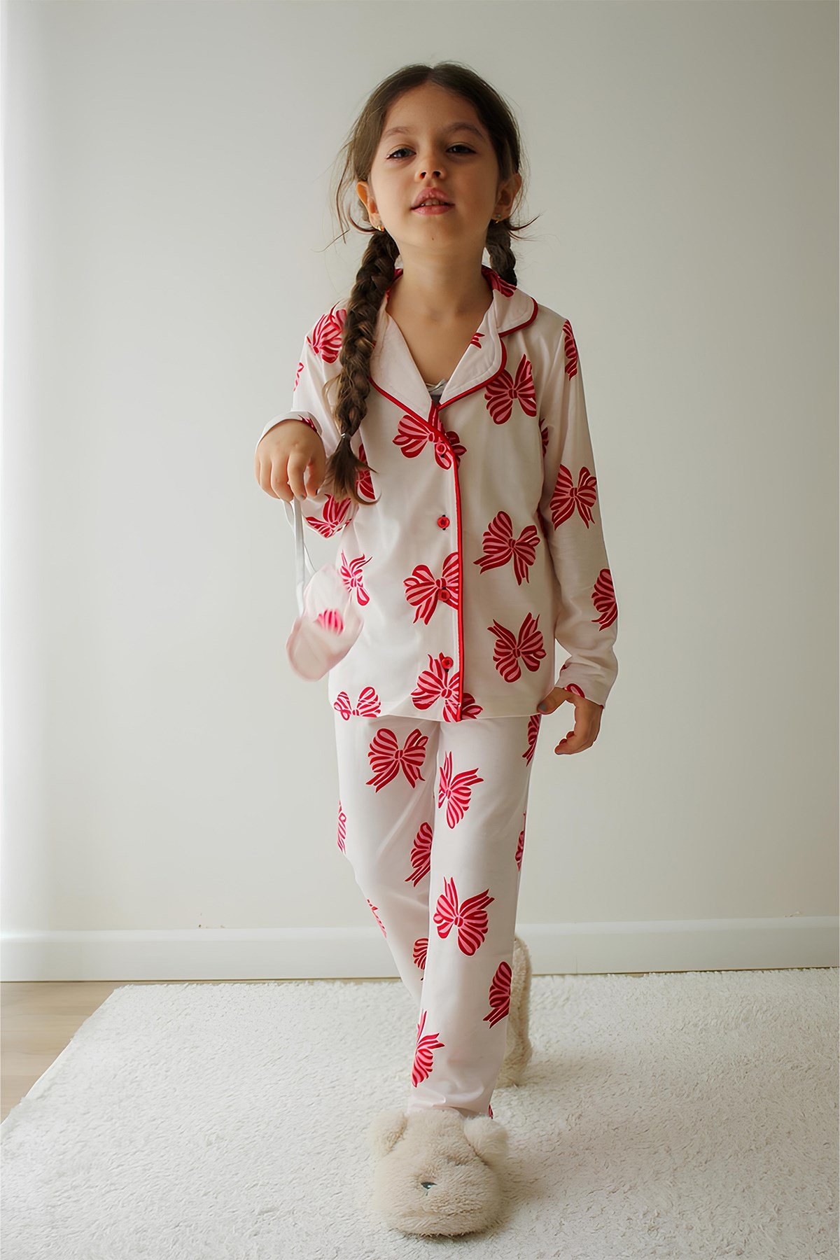 Kız Çocuk Pamuklu Süet Ekru Kelebek Desenli Gömlek Yaka Uyku Bantlı Düğmeli Uzun Kollu Pijama Takımı