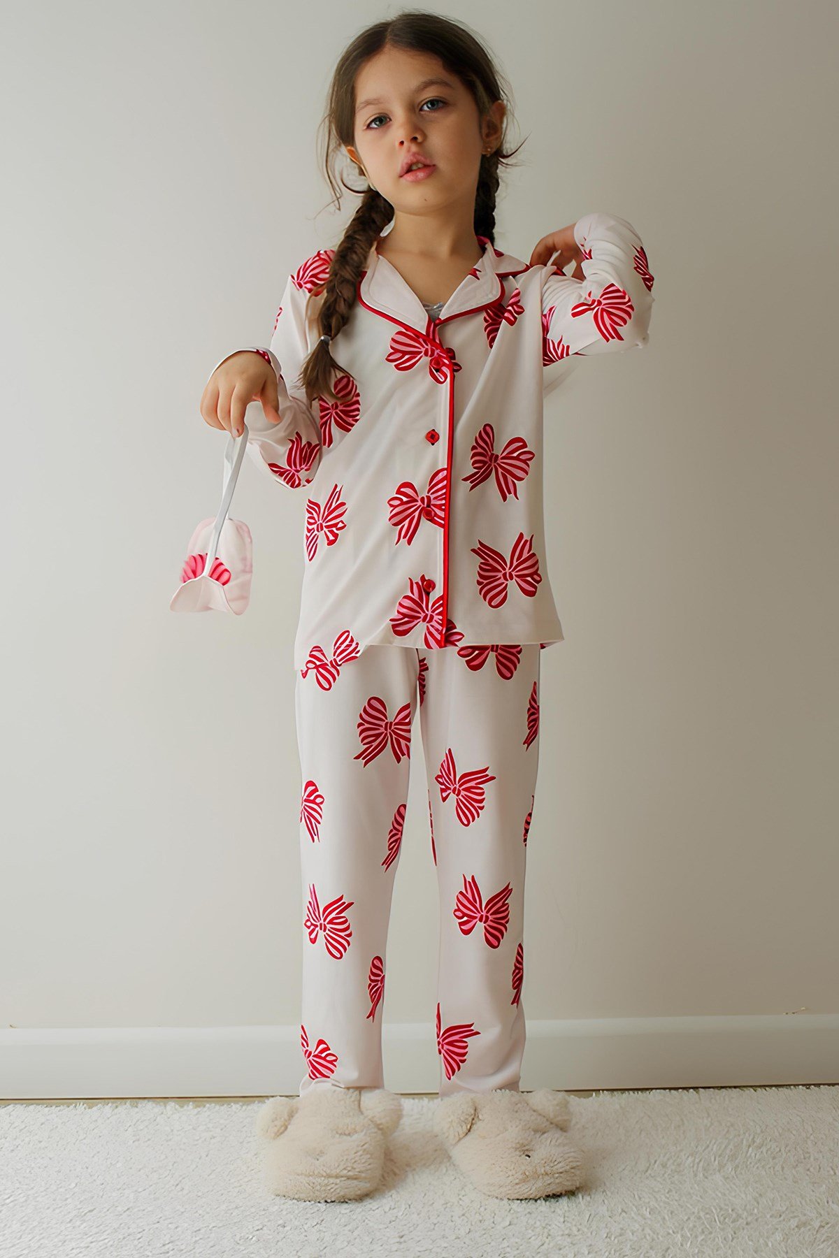 Kız Çocuk Pamuklu Süet Ekru Kelebek Desenli Gömlek Yaka Uyku Bantlı Düğmeli Uzun Kollu Pijama Takımı