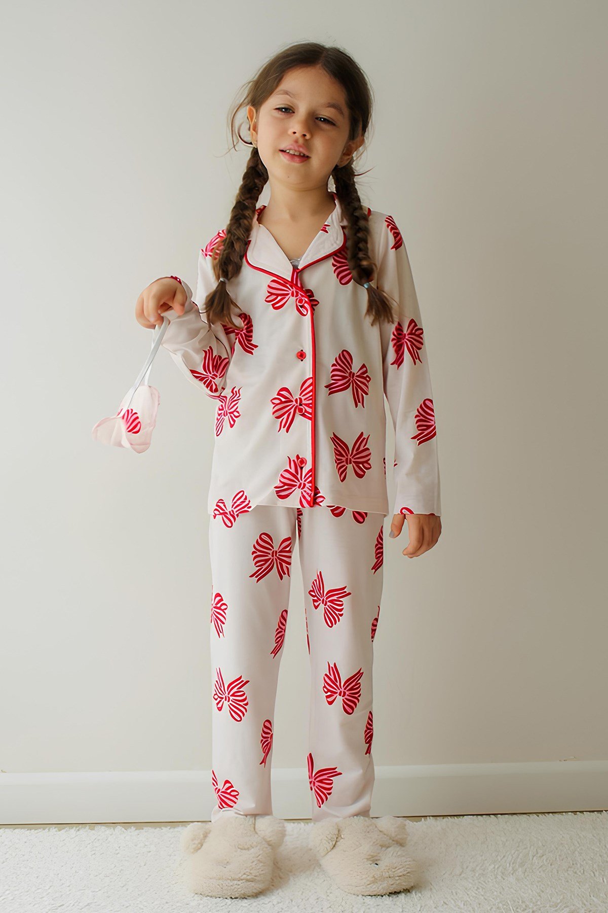 Kız Çocuk Pamuklu Süet Ekru Kelebek Desenli Gömlek Yaka Uyku Bantlı Düğmeli Uzun Kollu Pijama Takımı