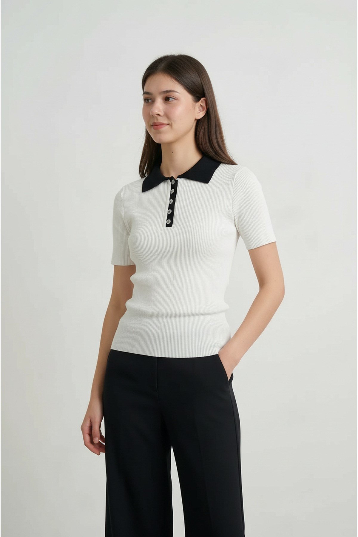 Beyaz Kısa Kol Polo Yaka Düğmeli İnce Kadın Triko T-Shirt Kazak