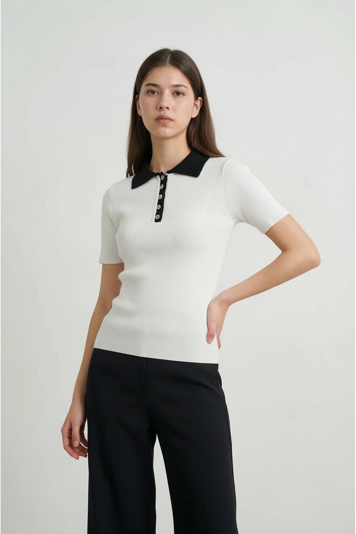 Beyaz Kısa Kol Polo Yaka Düğmeli İnce Kadın Triko T-Shirt Kazak