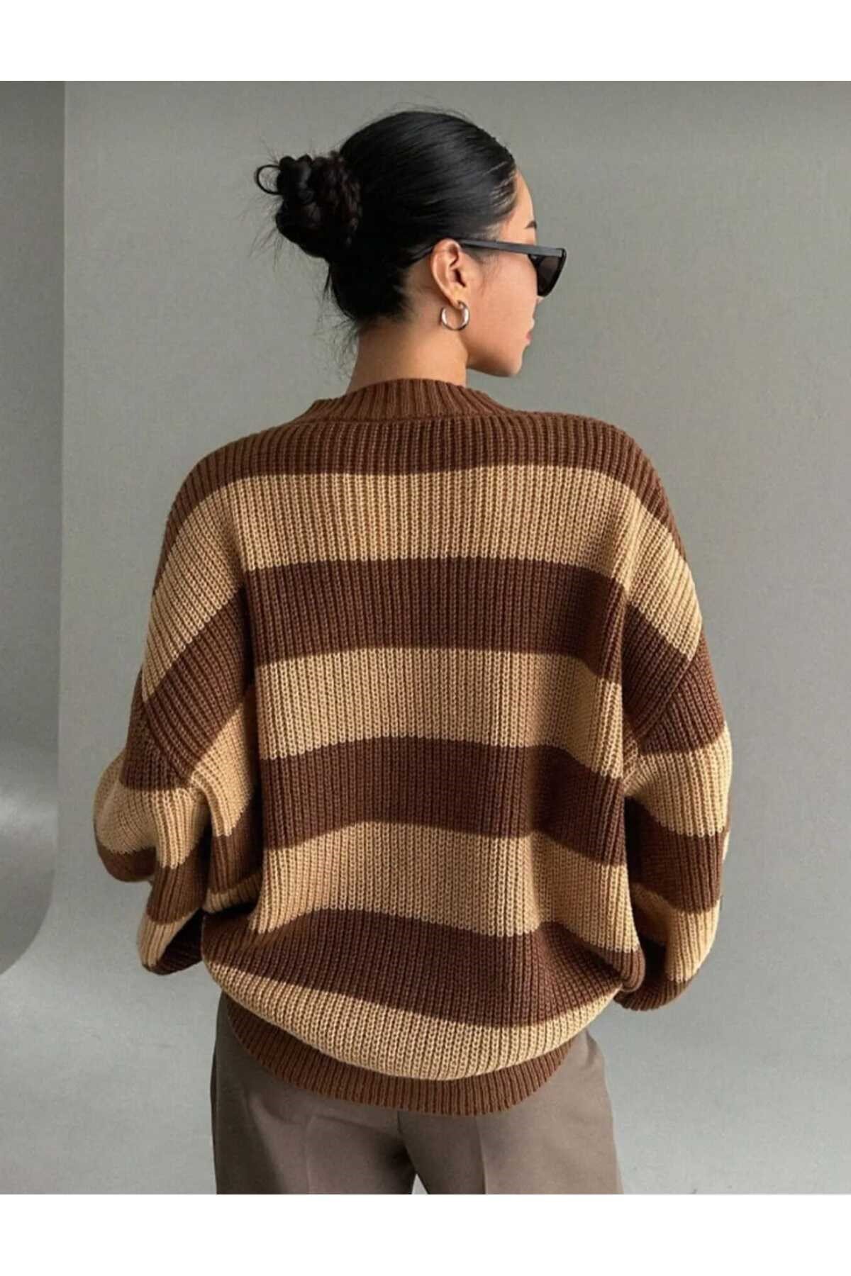 Kahverengi Çizgili Bisiklet Yaka Oversize Kadın Triko Kazak