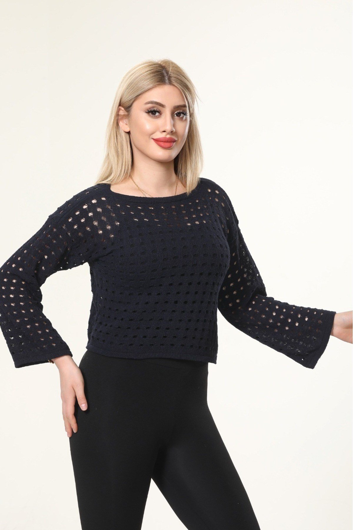 Lacivert Delikli Kadın Crop Bluz