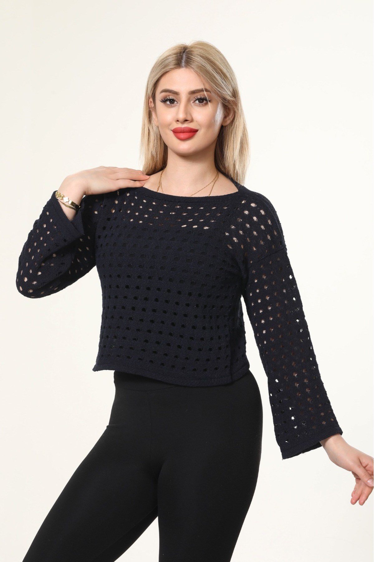 Lacivert Delikli Kadın Crop Bluz