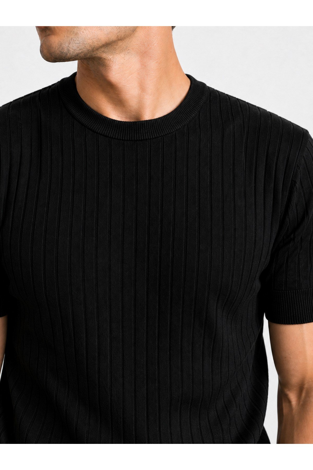 Siyah Bisiklet Yaka Kısa Kol Erkek T-shirt