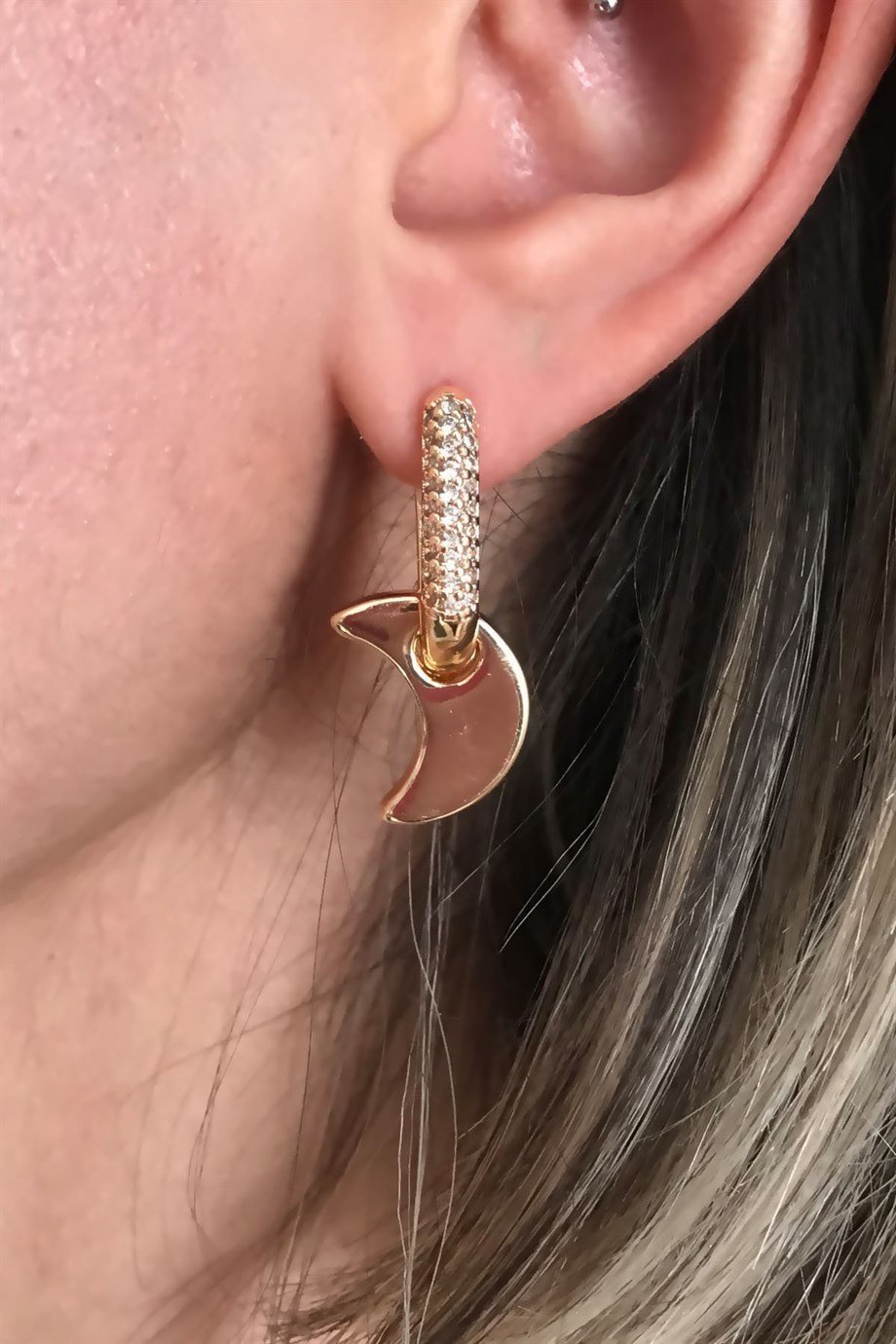 Ay Figürlü Taşlı U Model Gold Küpe