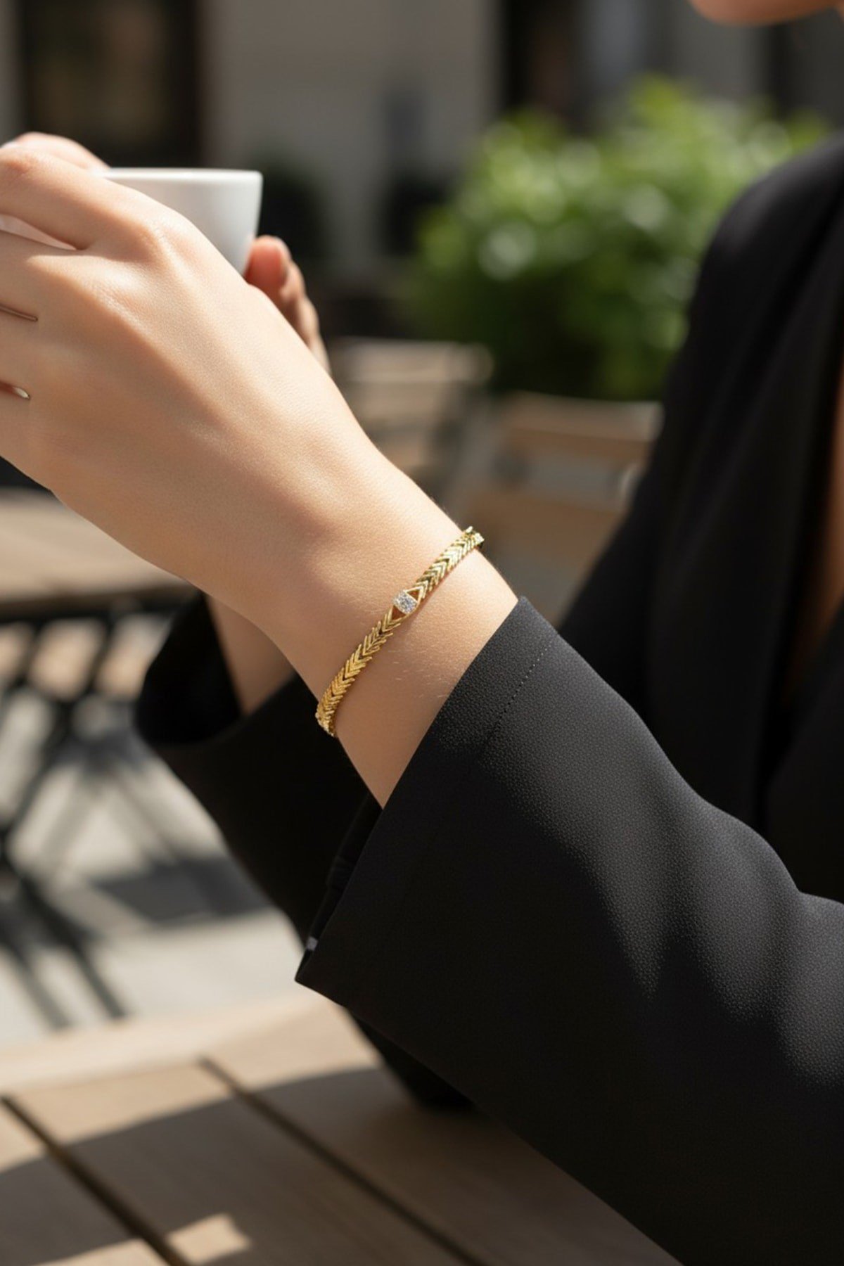 Çavuş Model Taşlı Xuping Kararmaz Bileklik – Gold | Parlak Zirkon Detaylı, Şık ve Dayanıklı Tasarım