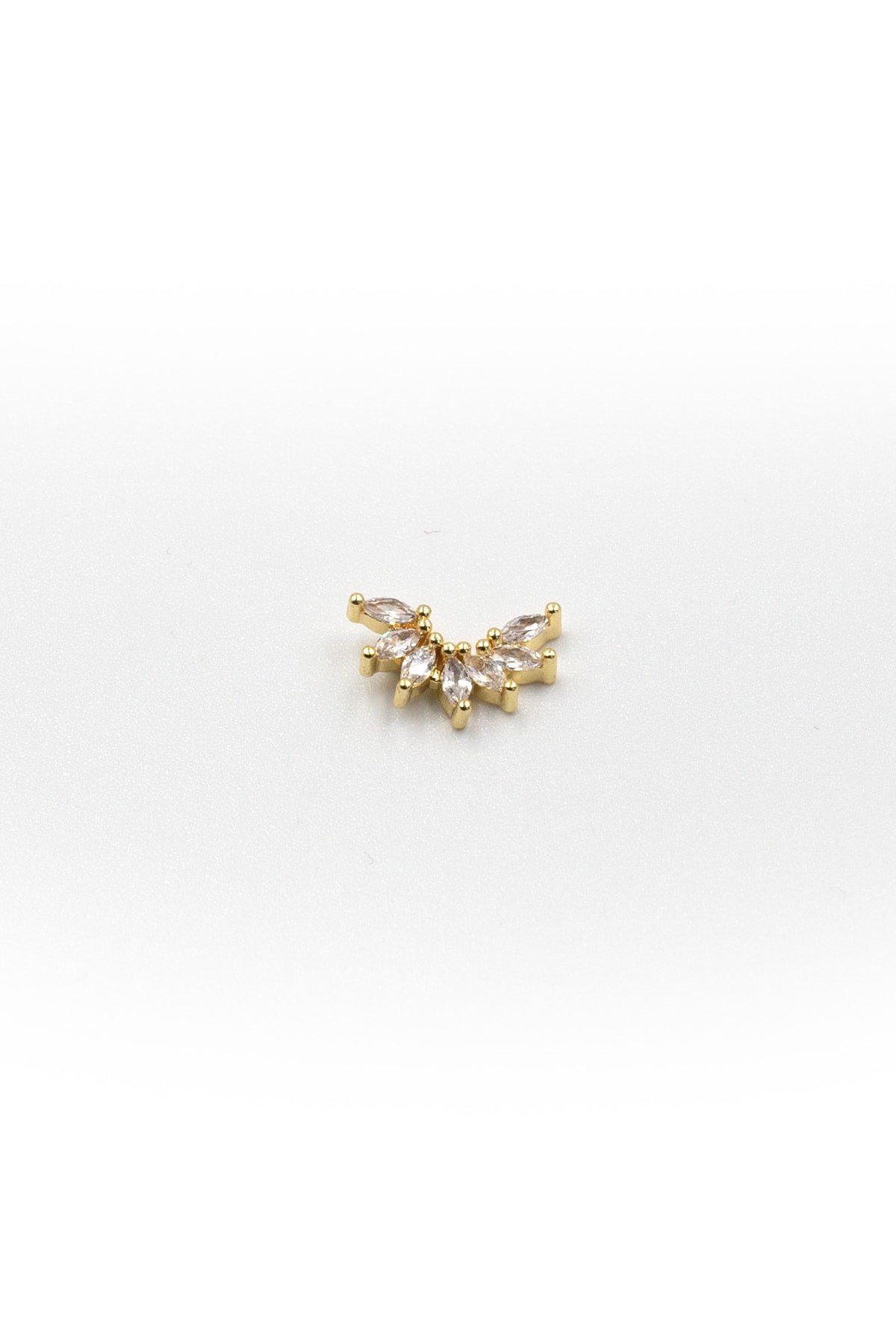 Çoklu Taş Detaylı Gold Tragus Piercing – Helix Uyumlu Anti Alerjik