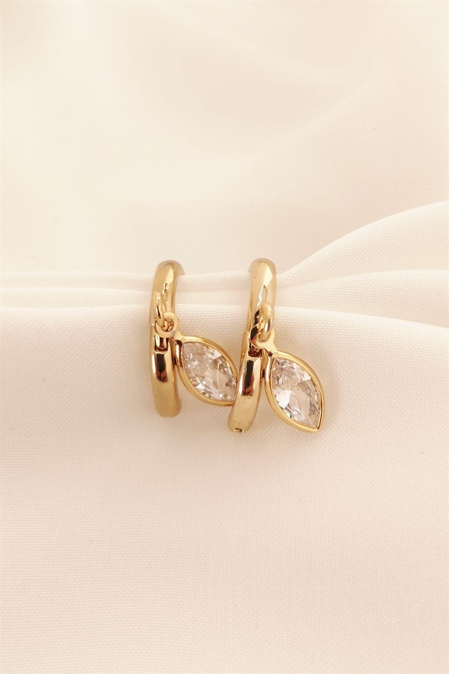 Damla Figürlü Zirkon Taşlı Gold Küpe