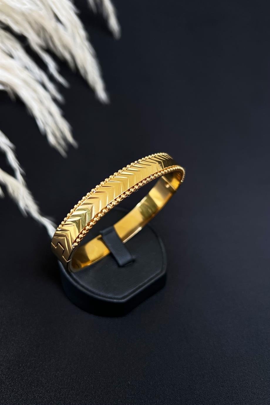 Gold İşlemeli Çelik Kelepçe Bileklik