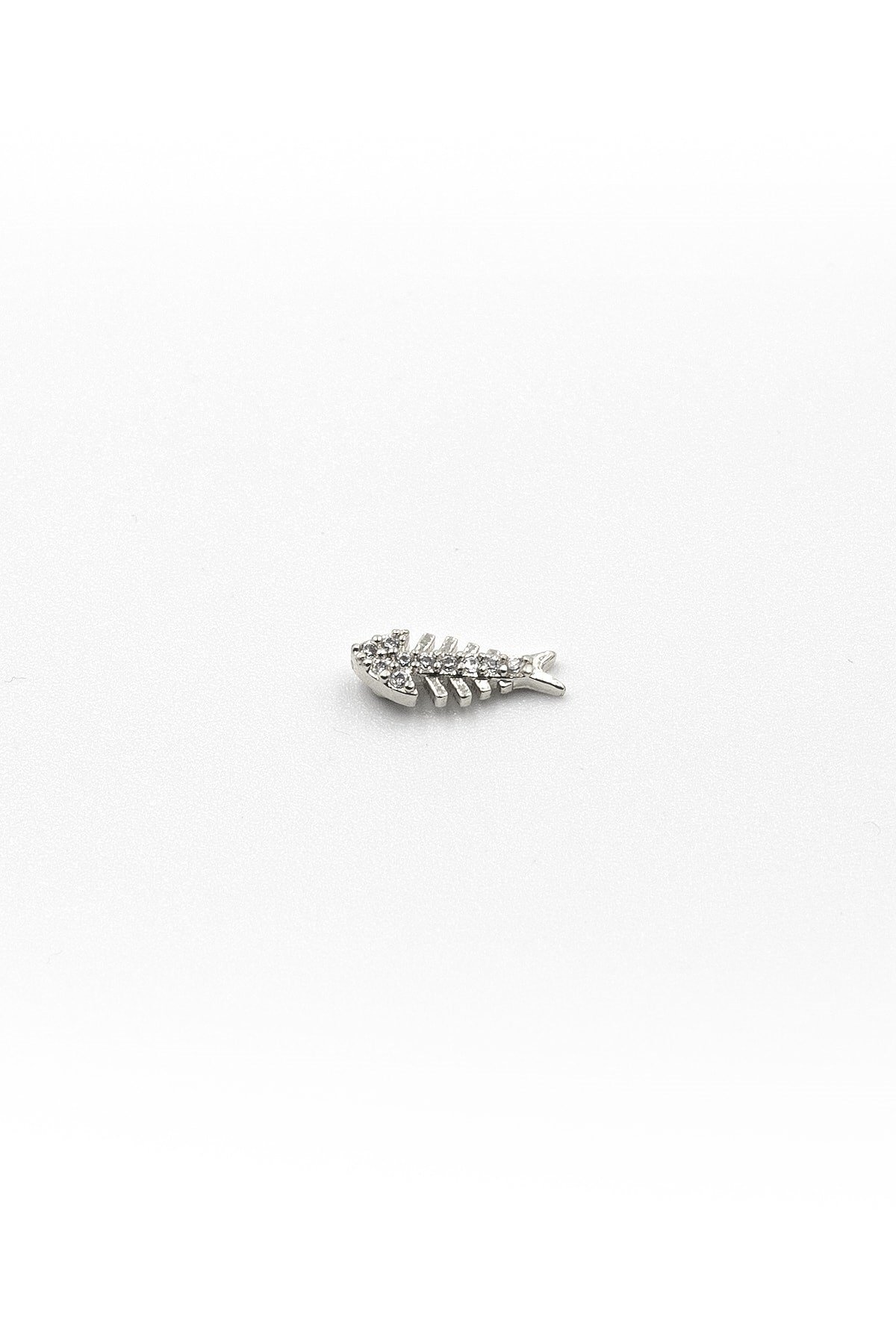 Gümüş Balık Kılçığı Tragus Helix Piercing – Şık Tasarım, Anti Alerjik, Kararma Yapmaz