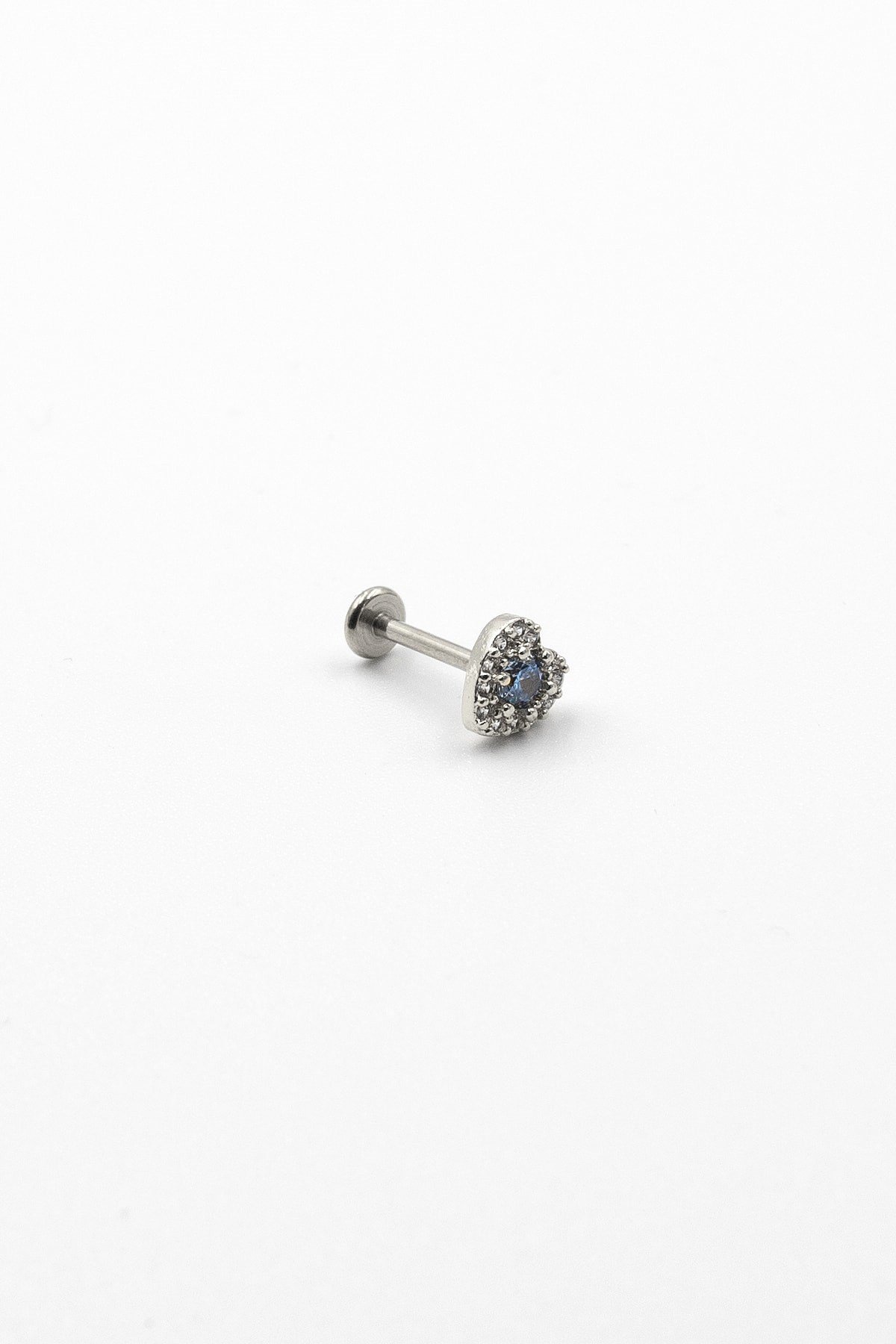 Gümüş Mavi Taşlı Kalp Tragus Piercing – Şık ve Dayanıklı Anti Alerjik Piercing