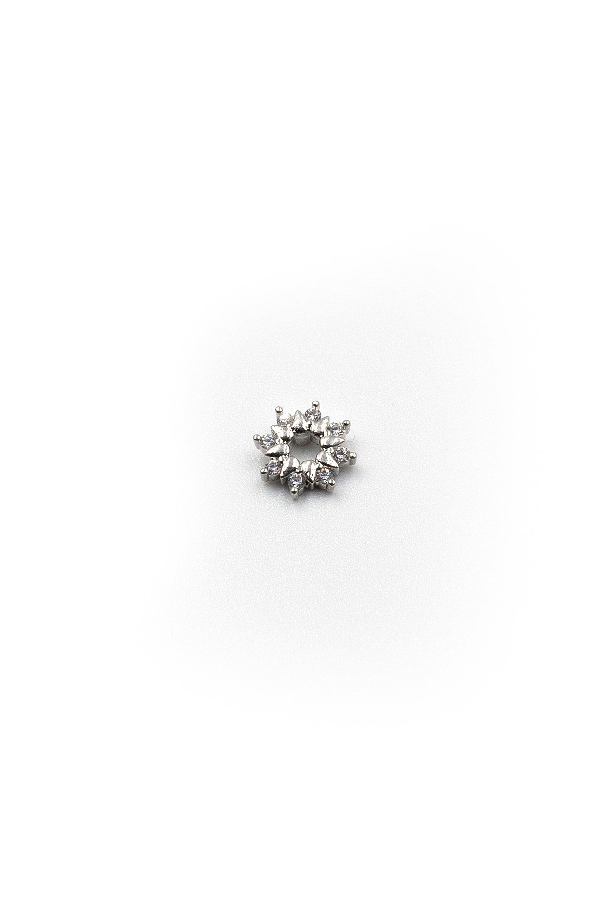 Gümüş Zirkon Taşlı Çiçek Tragus Helix Piercing - Anti Alerjik, Kararma Yapmaz