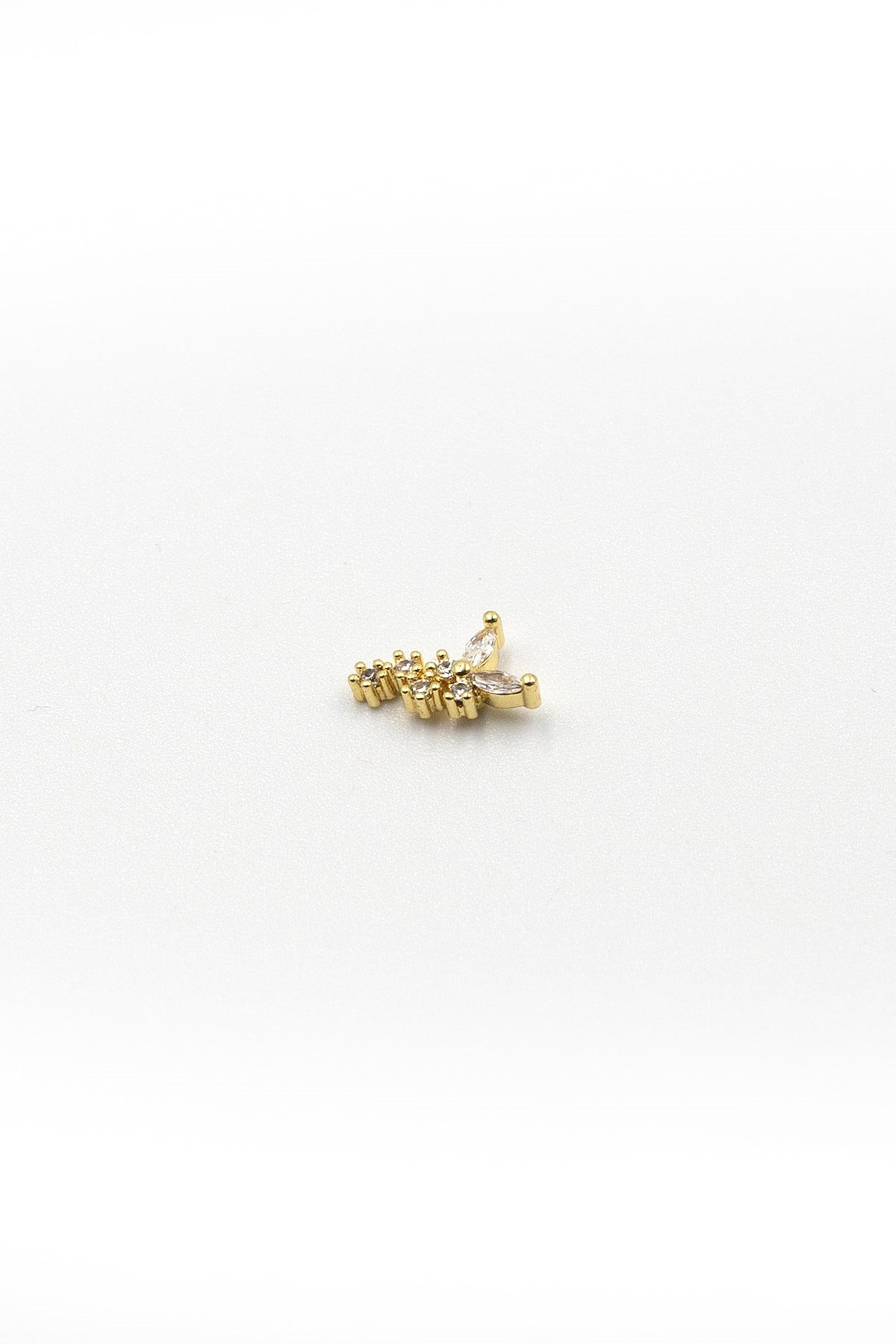 Işıltılı Kelebek Tasarım Tragus Piercing – Gold Renk, Anti Alerjik Çelik Bar