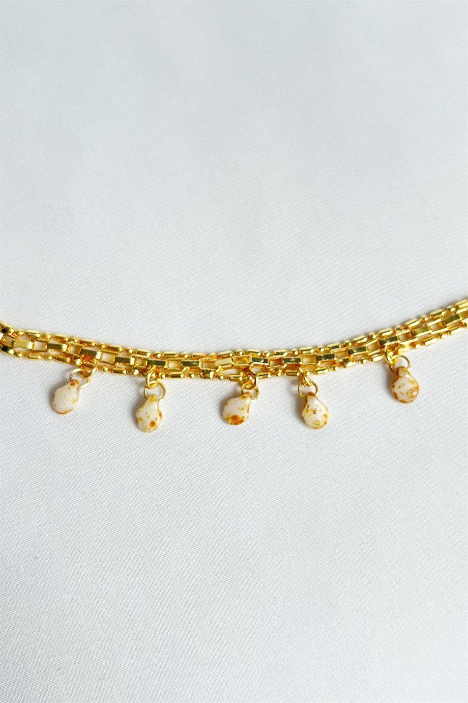 İşlemeli Kemik Taşlı Gold Bileklik
