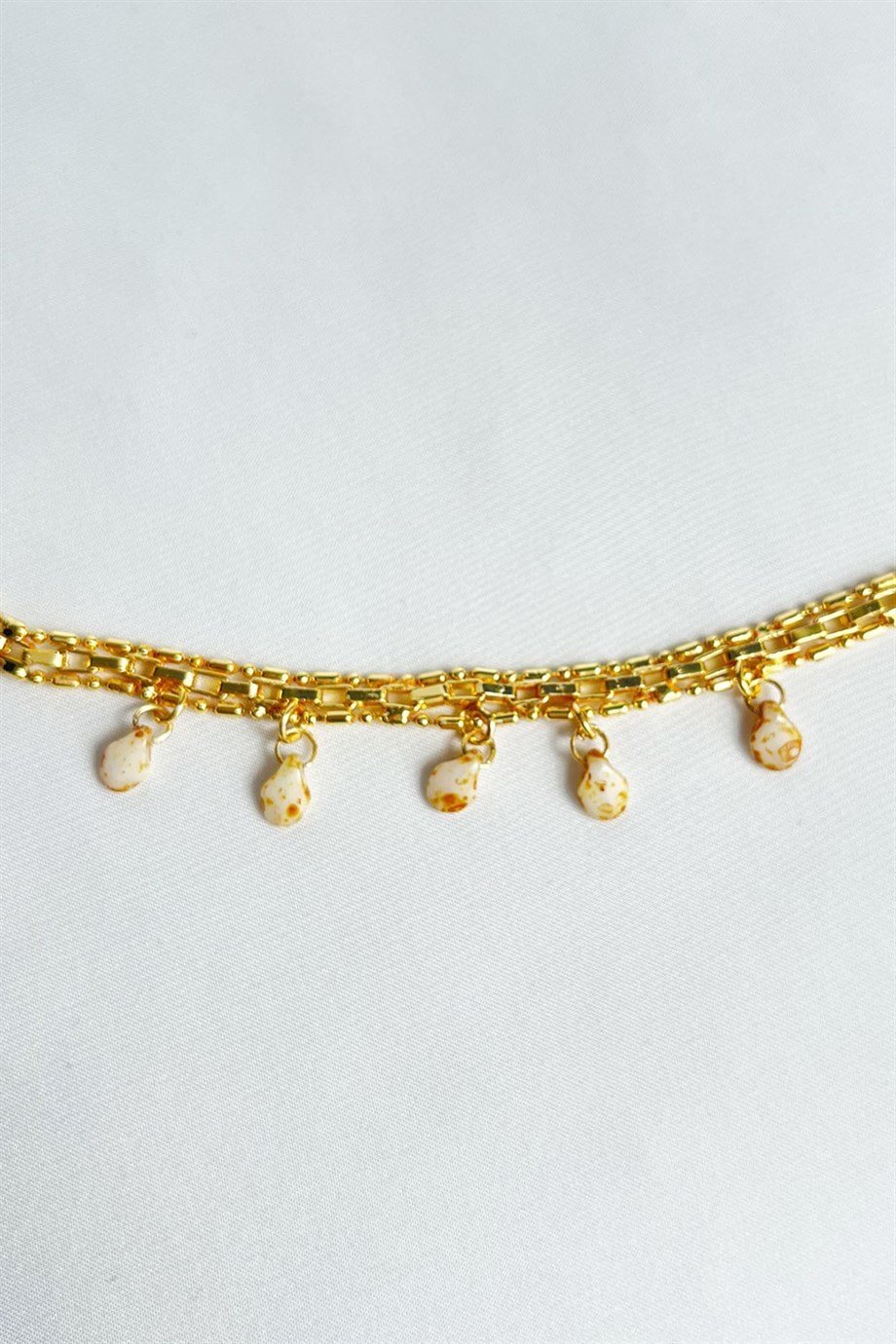 İşlemeli Kemik Taşlı Gold Bileklik