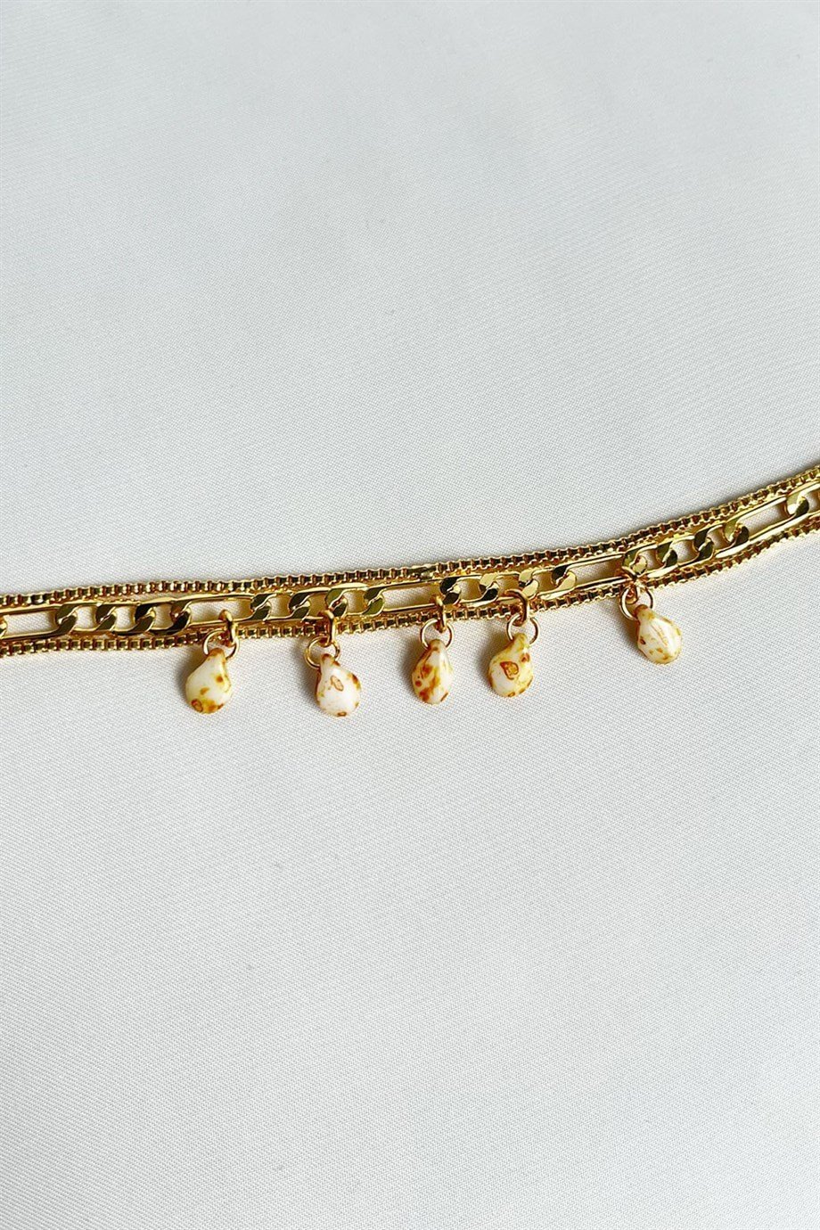 Kemik Taşlı İşlemeli Gold Bileklik