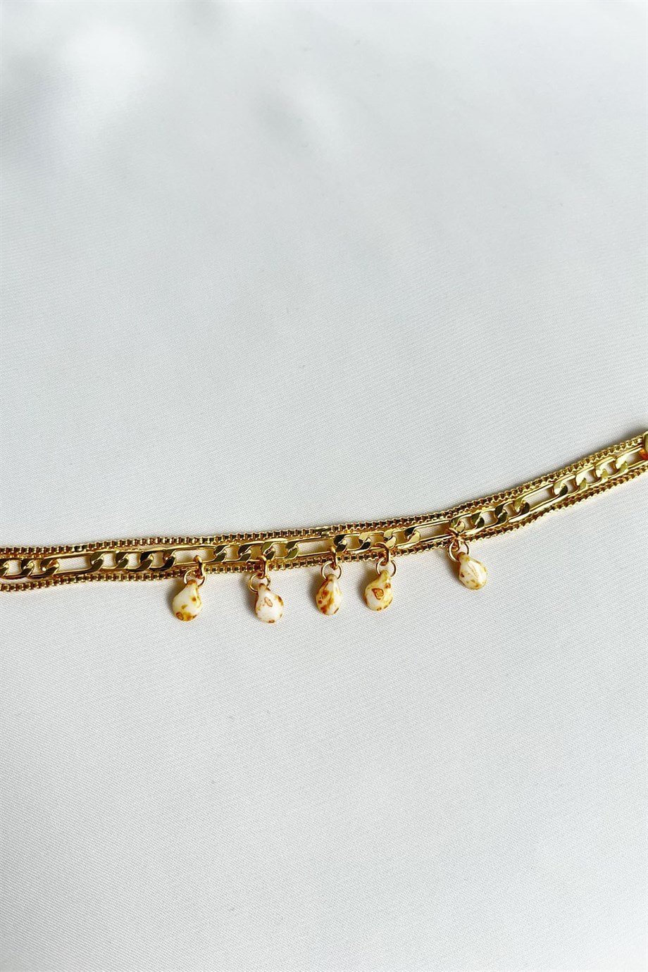 Kemik Taşlı İşlemeli Gold Bileklik