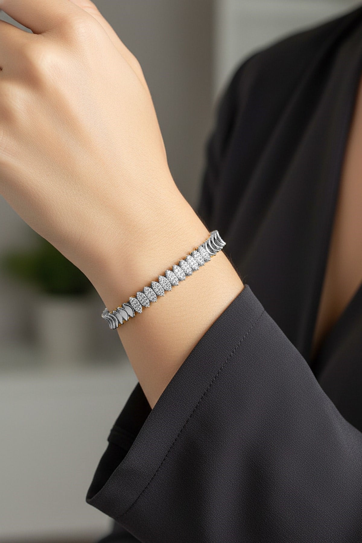 Mekik Model Zirkon Taşlı Xuping Kararmaz Gümüş Kadın Zarif Bileklik