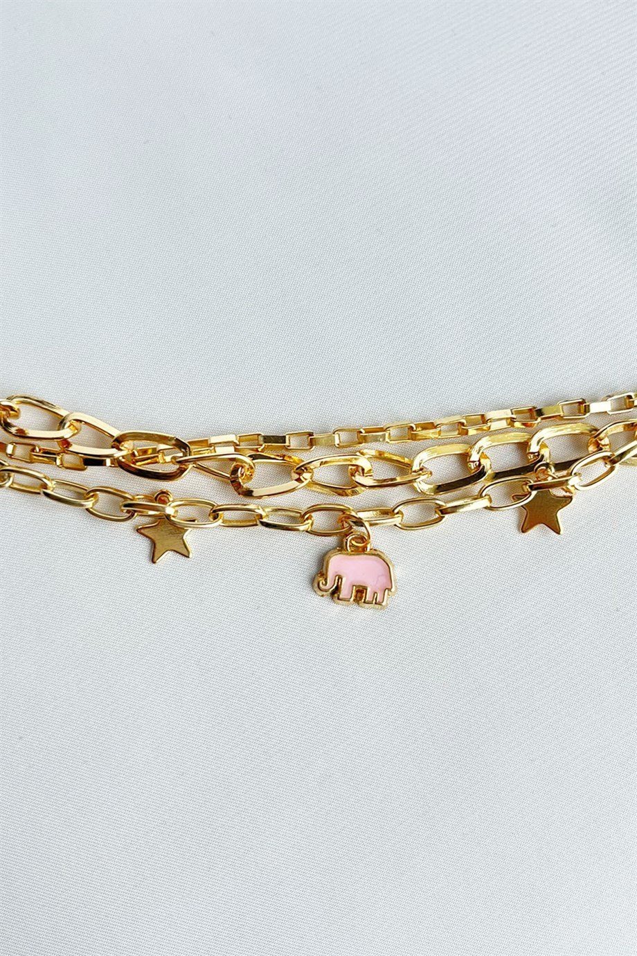 Pembe Fil Detaylı Üçlü Gold Bileklik