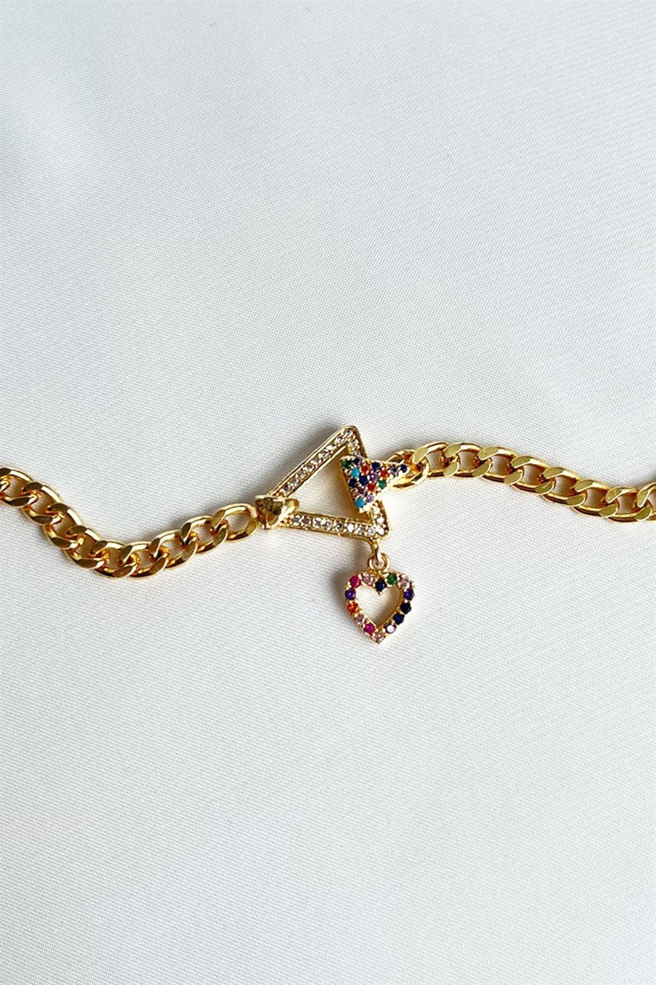 Renkli Kalp Uçlu Zirkon Taşlı Üçgen Gold Bileklik