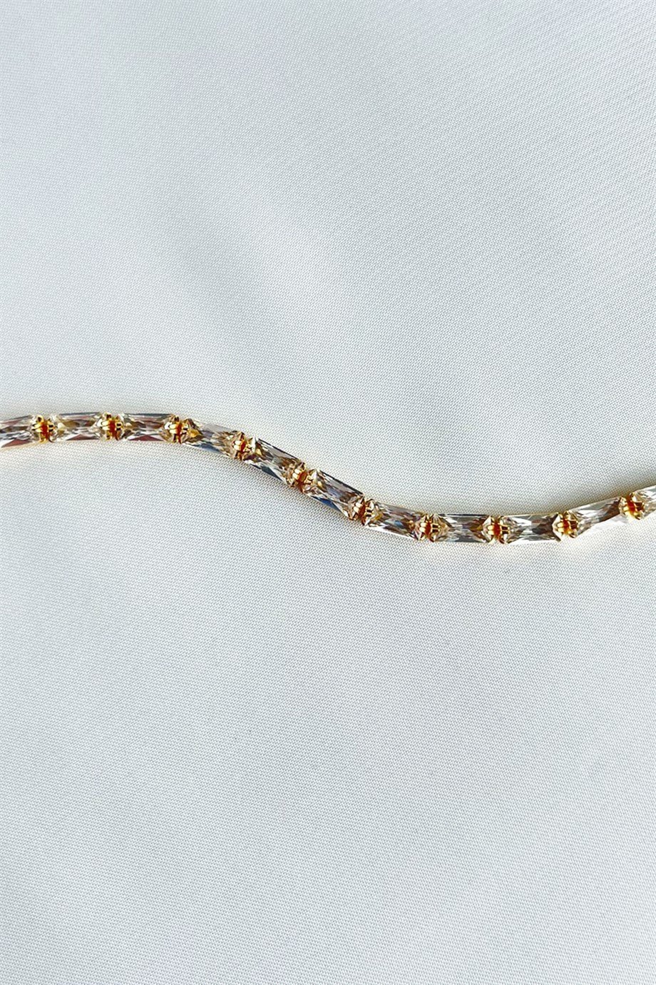 Taşlı Su Yolu Gold Bileklik