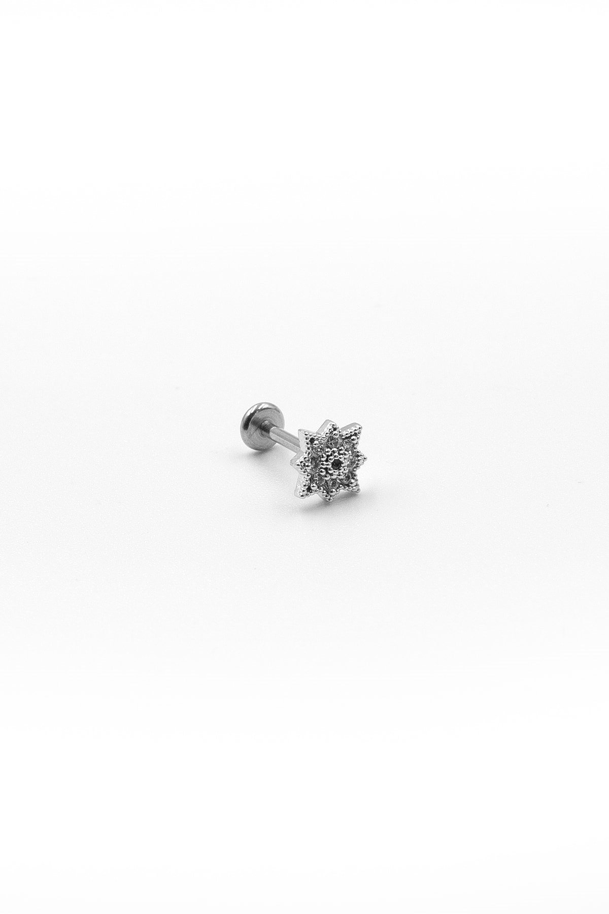 Yeşil Taşlı Yıldız Tragus & Helix Piercing – Gümüş Parlak Detaylı, Anti Alerjik, Kararma Yapmaz