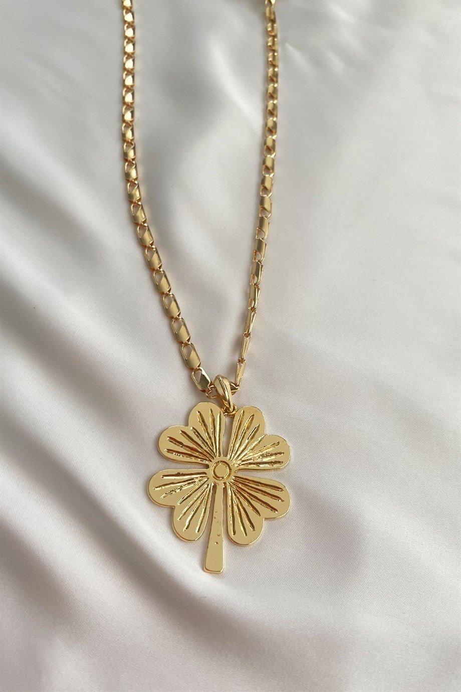 Yonca Uçlu Gold Kolye