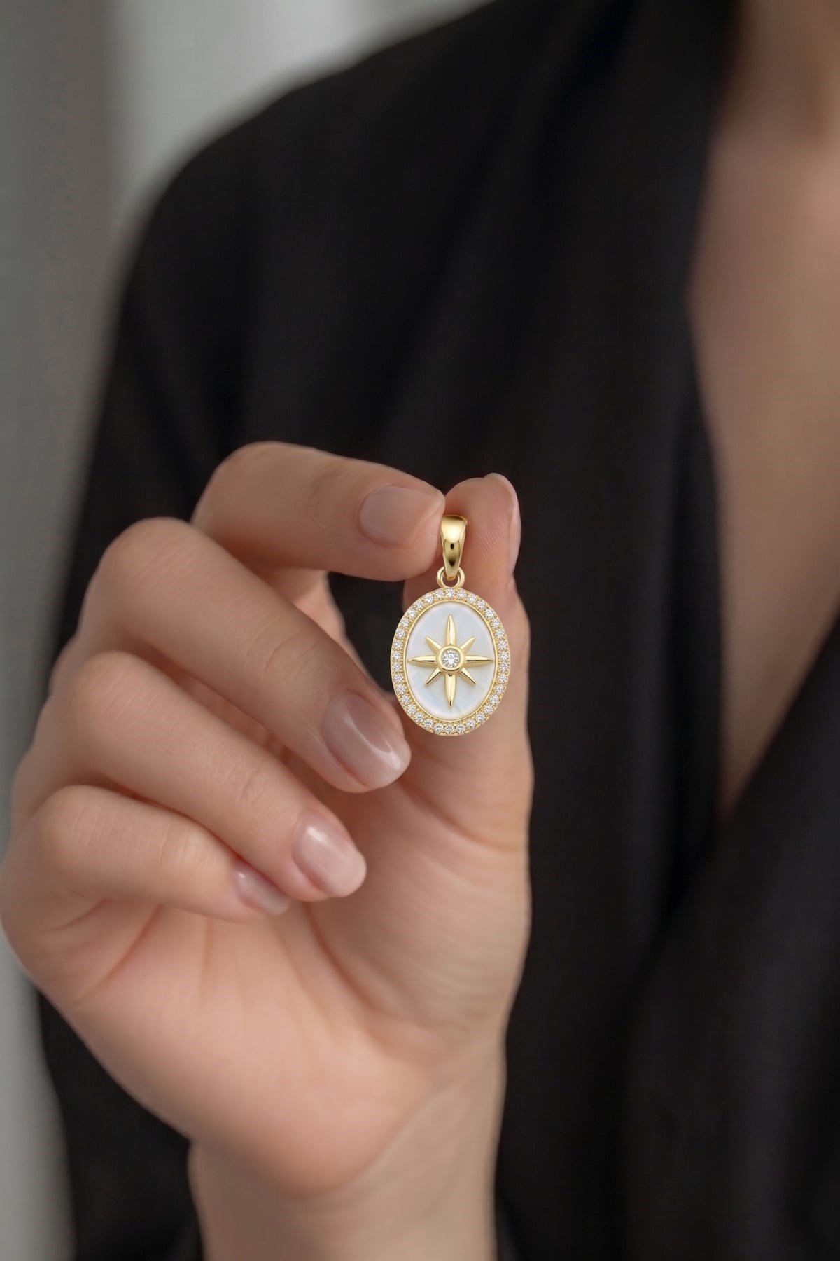 Zirkon Taş Çerçeveli Beyaz Kutup Yıldızı Kolye Ucu - Gold Renk Kararmaz 1.7 cm