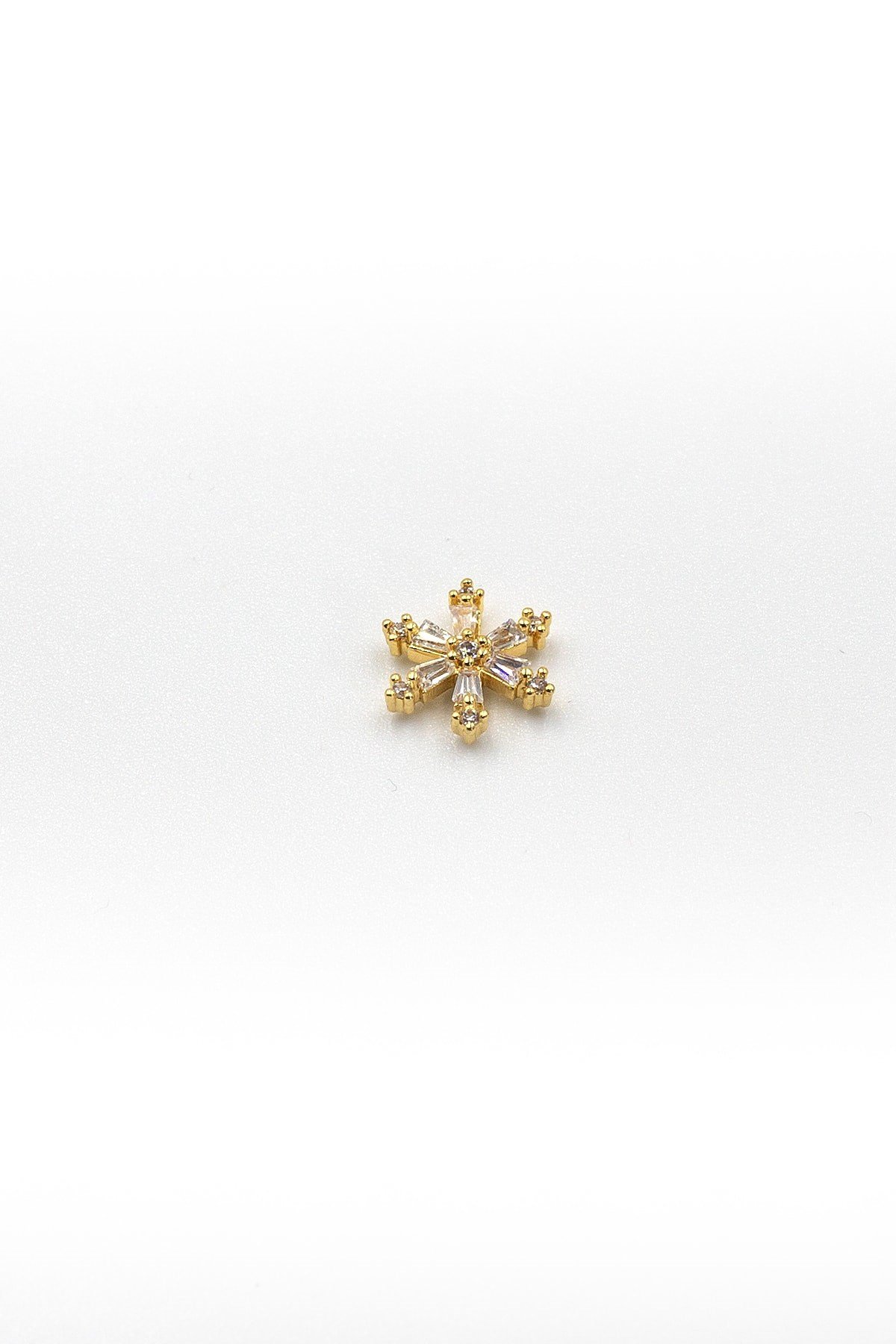 Zirkon Taşlı Kar Tanesi Tragus & Helix Piercing – Gold Kaplama, Anti Alerjik, 8 mm