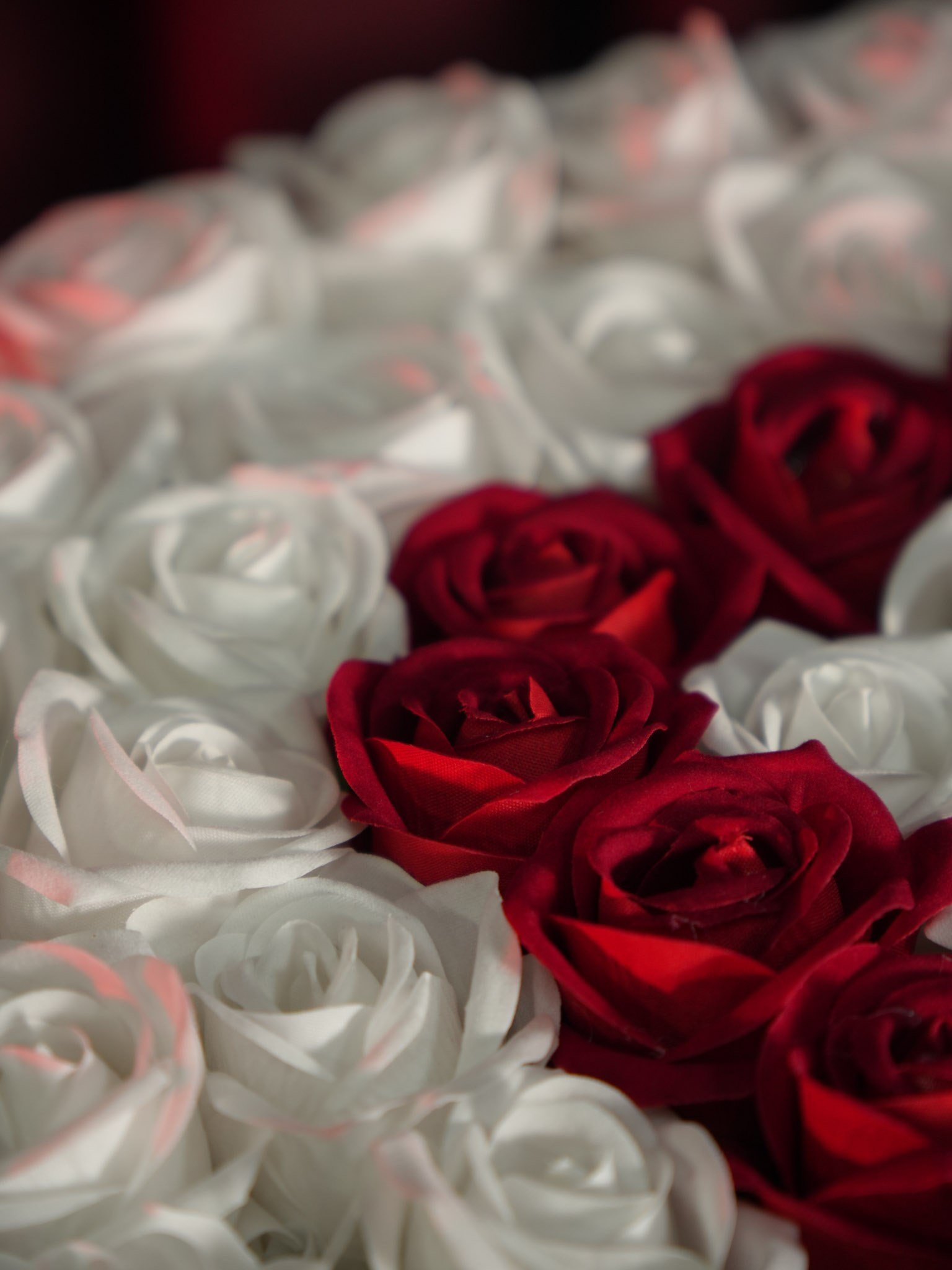 Beyaz gül harfli love box— 50 cm  - BORDO 1791 | İstanbul Gül ve Çikolata Kutusu