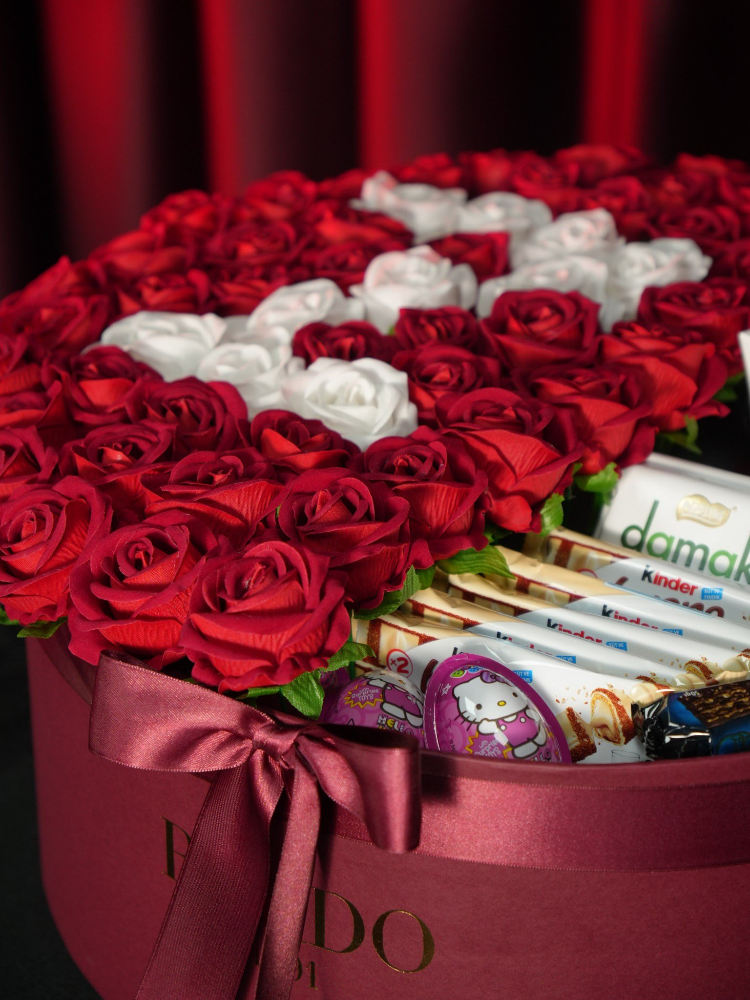 Kırmızı Harfli Love Box — İsme Özel - BORDO 1791 | İstanbul Gül ve Çikolata Kutusu
