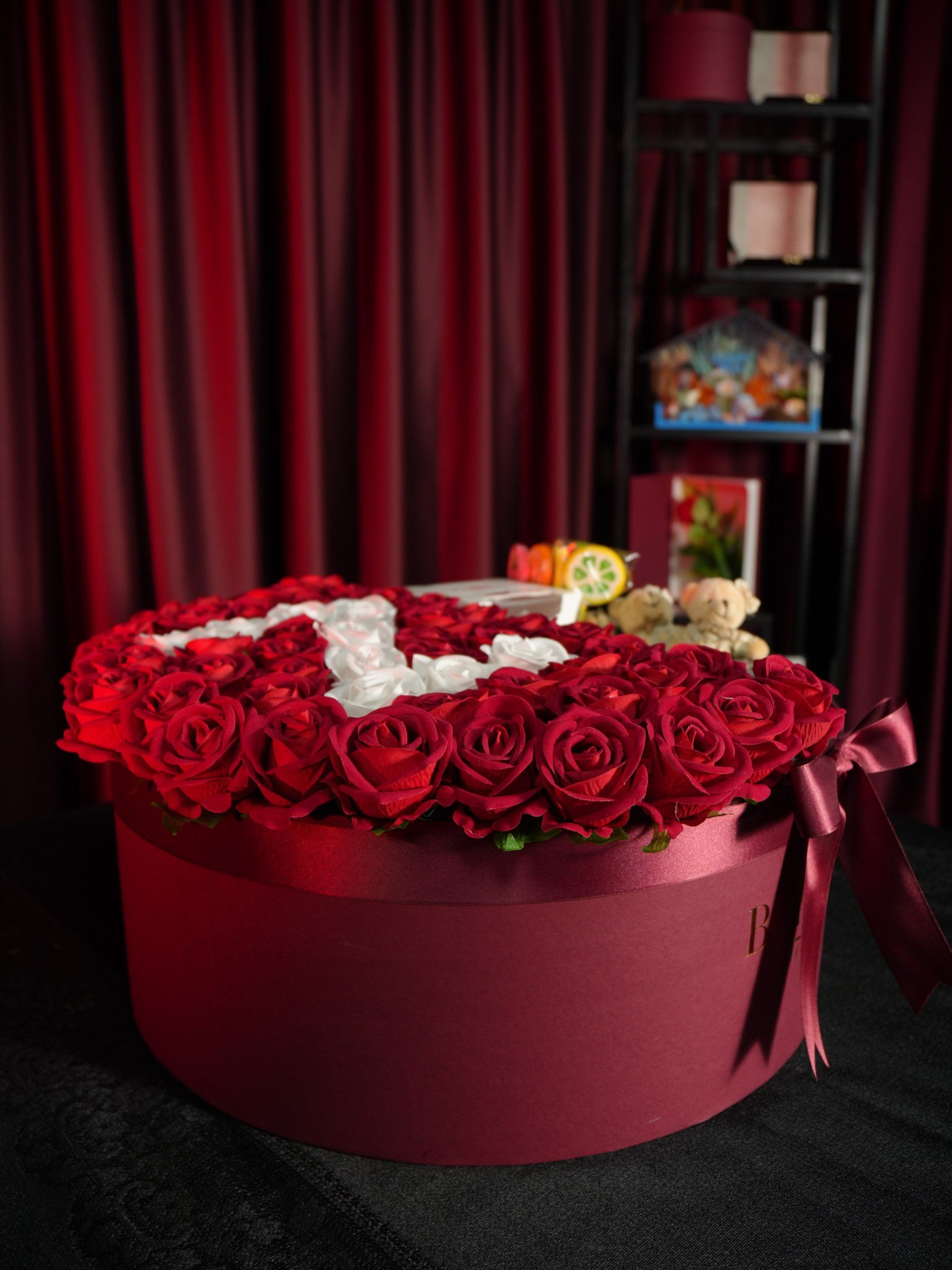 Kırmızı Harfli Love Box — İsme Özel - BORDO 1791 | İstanbul Gül ve Çikolata Kutusu