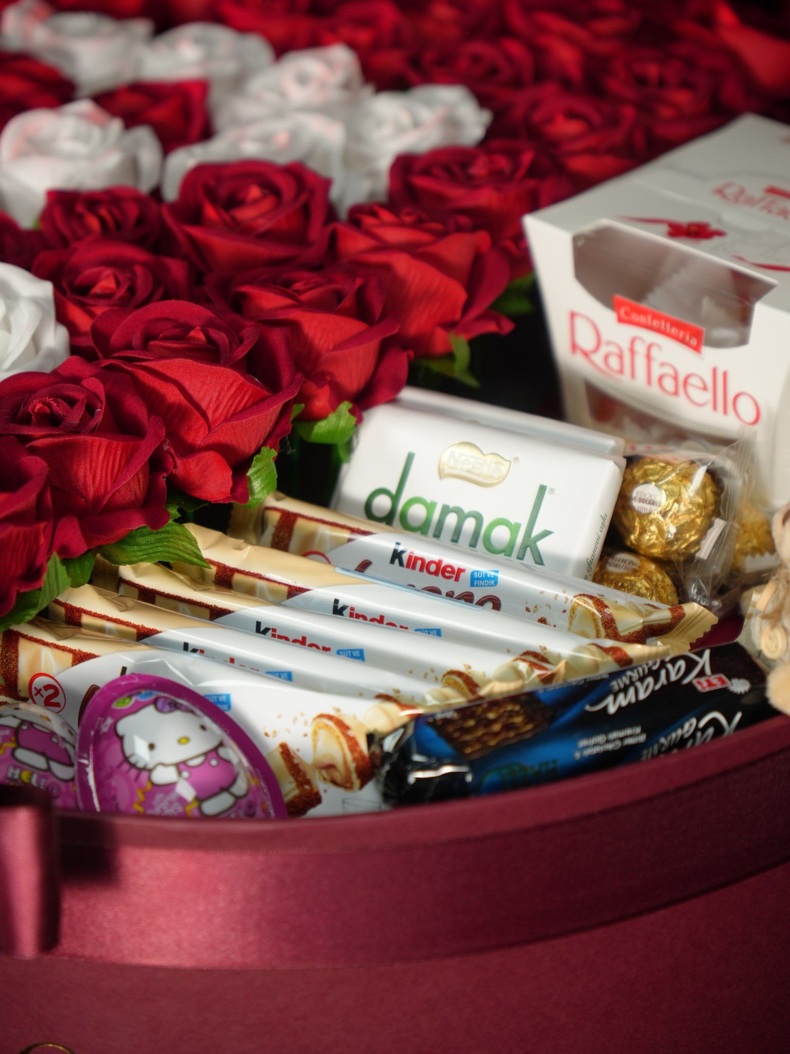 Kırmızı Harfli Love Box — İsme Özel - BORDO 1791 | İstanbul Gül ve Çikolata Kutusu