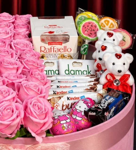 Pembe Kadife Kutu Love Box - BORDO 1791 | İstanbul Gül ve Çikolata Kutusu